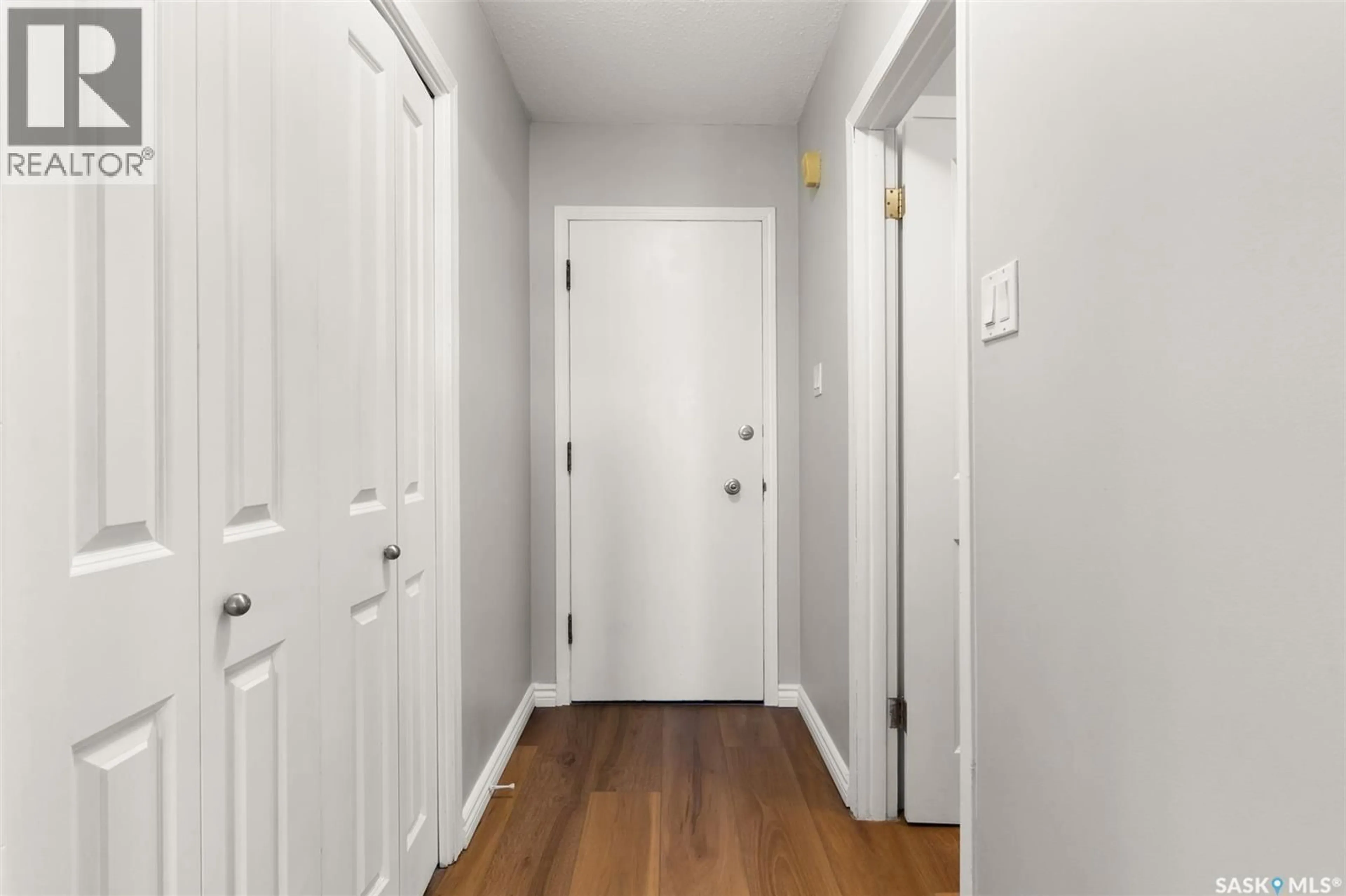 Indoor entryway for 22 - 4341 RAE STREET, Regina Saskatchewan S4S3B2