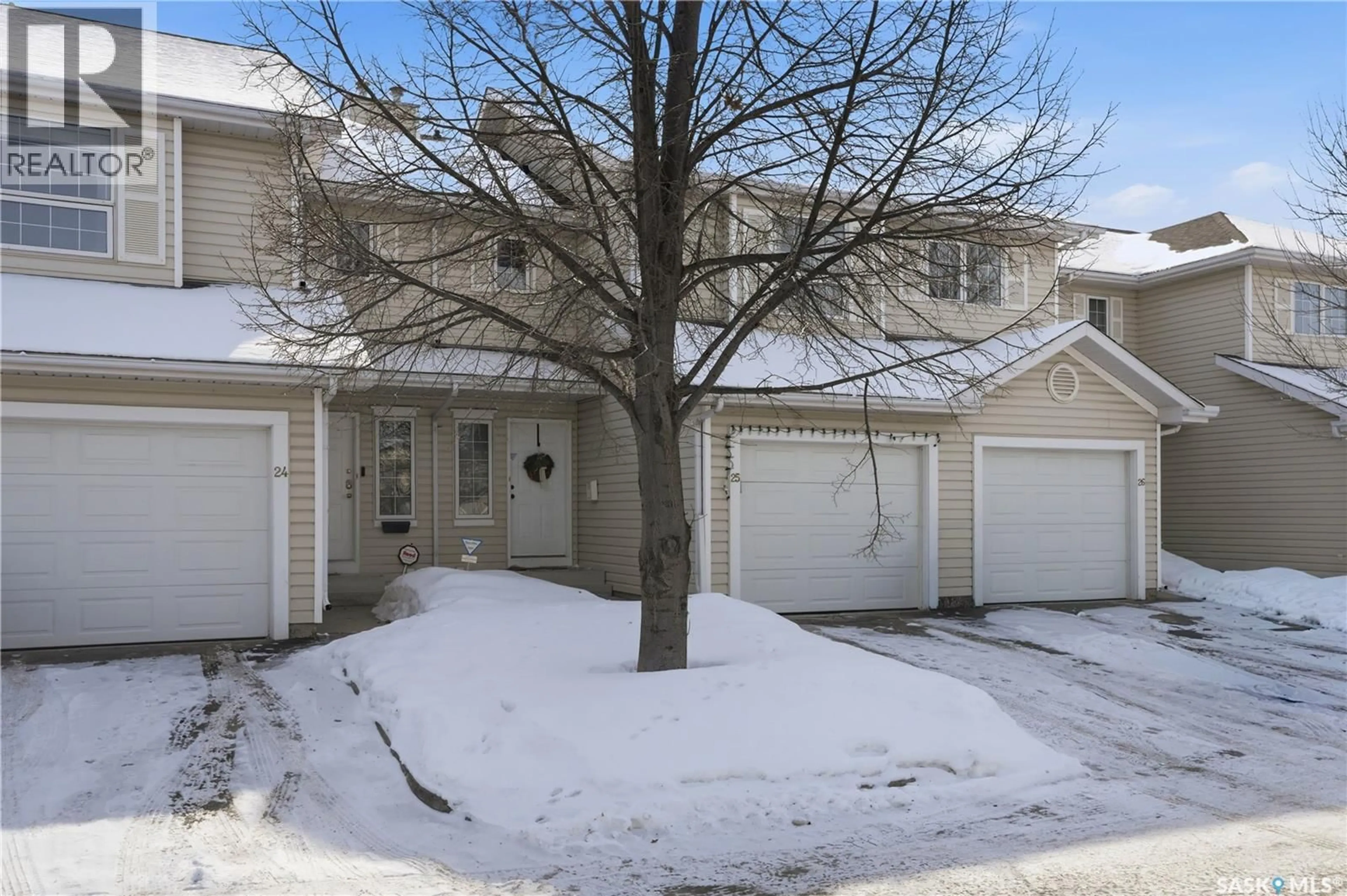 A pic from outside/outdoor area/front of a property/back of a property/a pic from drone, street for 25 110 KEEVIL CRESCENT, Saskatoon Saskatchewan S7N4N8