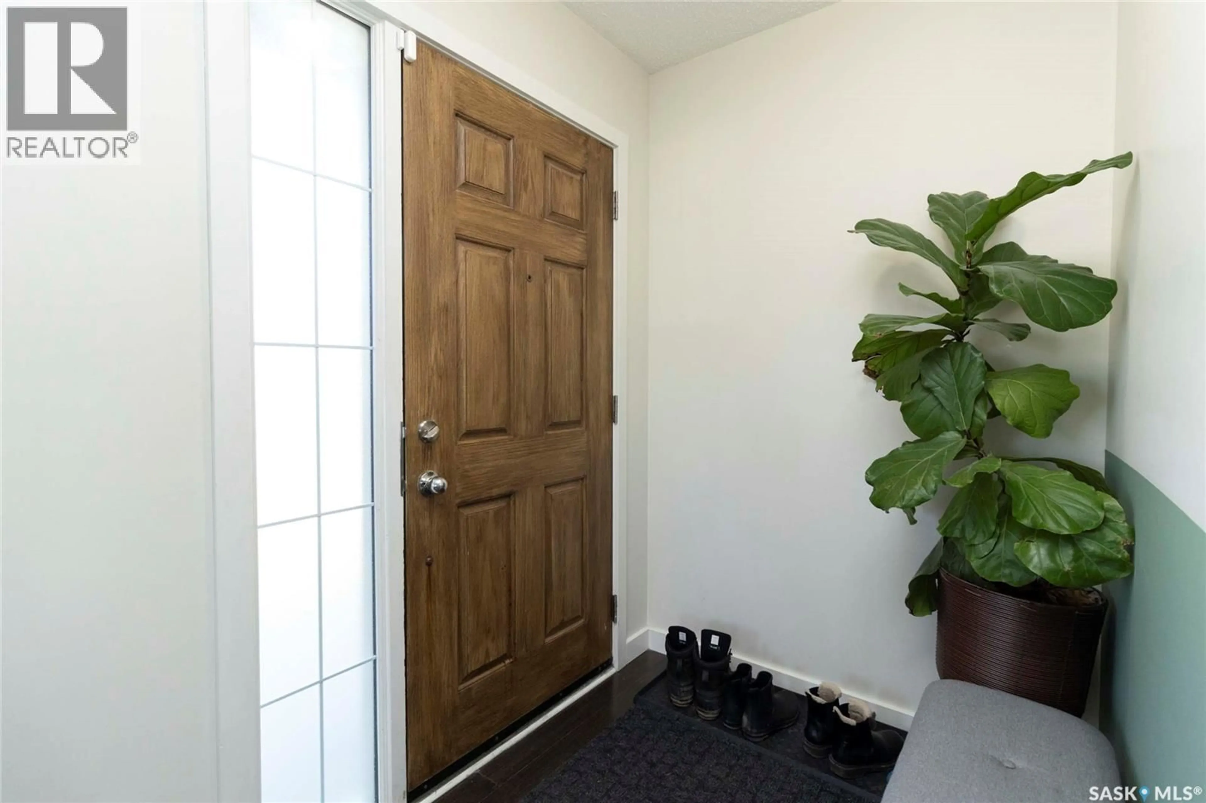 Indoor entryway for 125 135 ASHWORTH CRESCENT, Saskatoon Saskatchewan S7T0N1