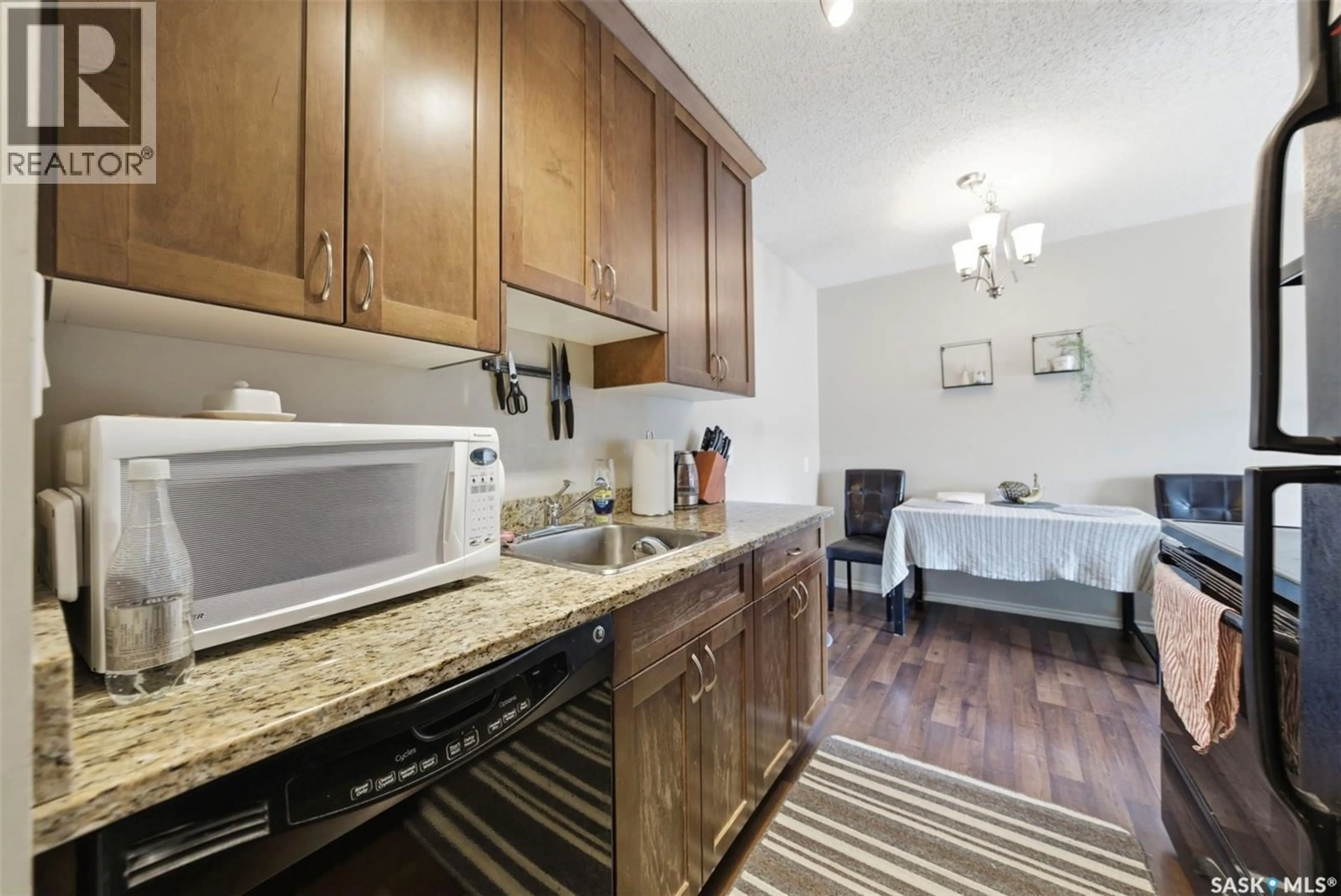 Standard kitchen, unknown for 307 258 PINEHOUSE DRIVE, Saskatoon Saskatchewan S7K4X1