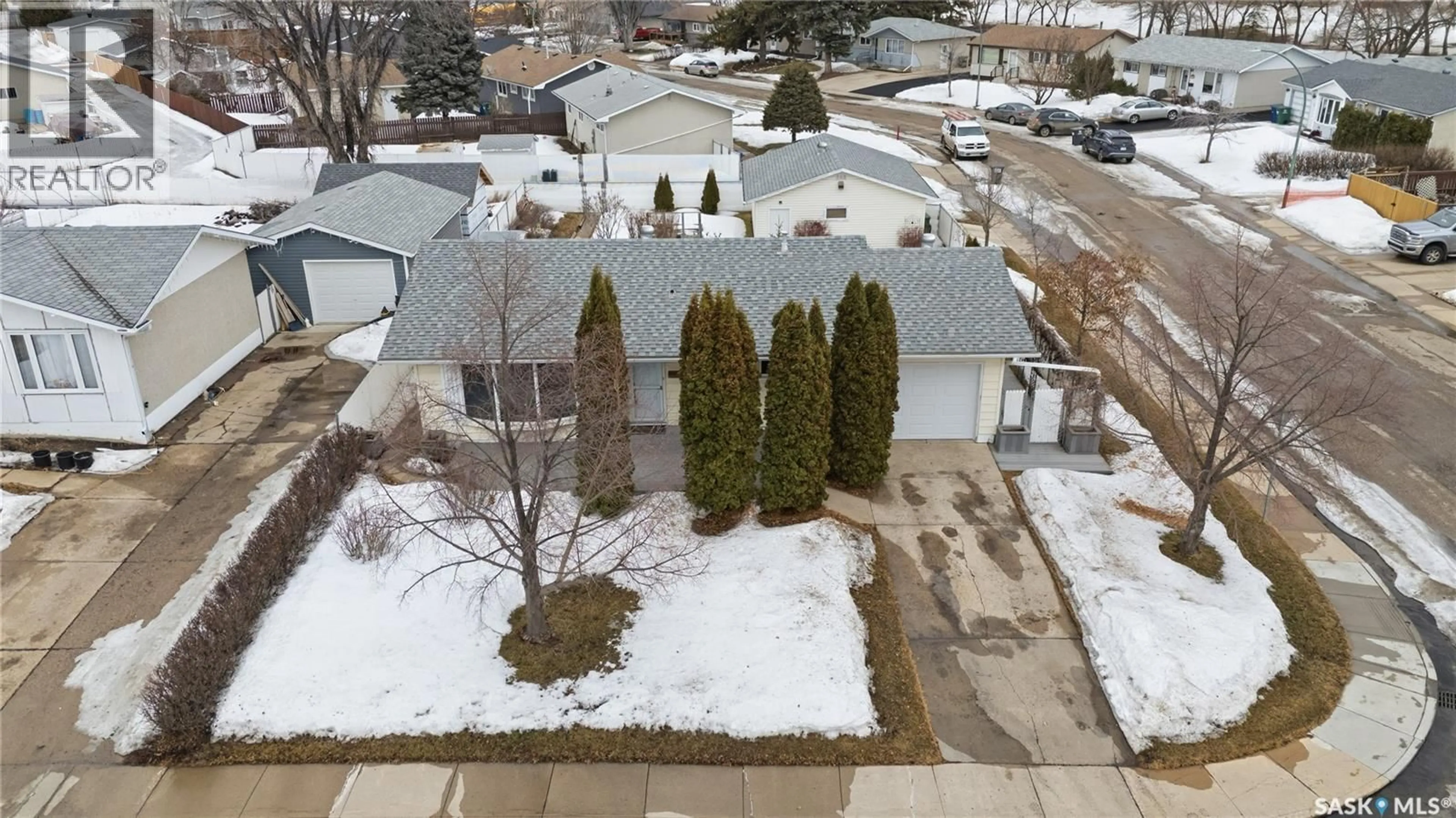 A pic from outside/outdoor area/front of a property/back of a property/a pic from drone, street for 50 MORRIS DRIVE, Saskatoon Saskatchewan S7L3T9