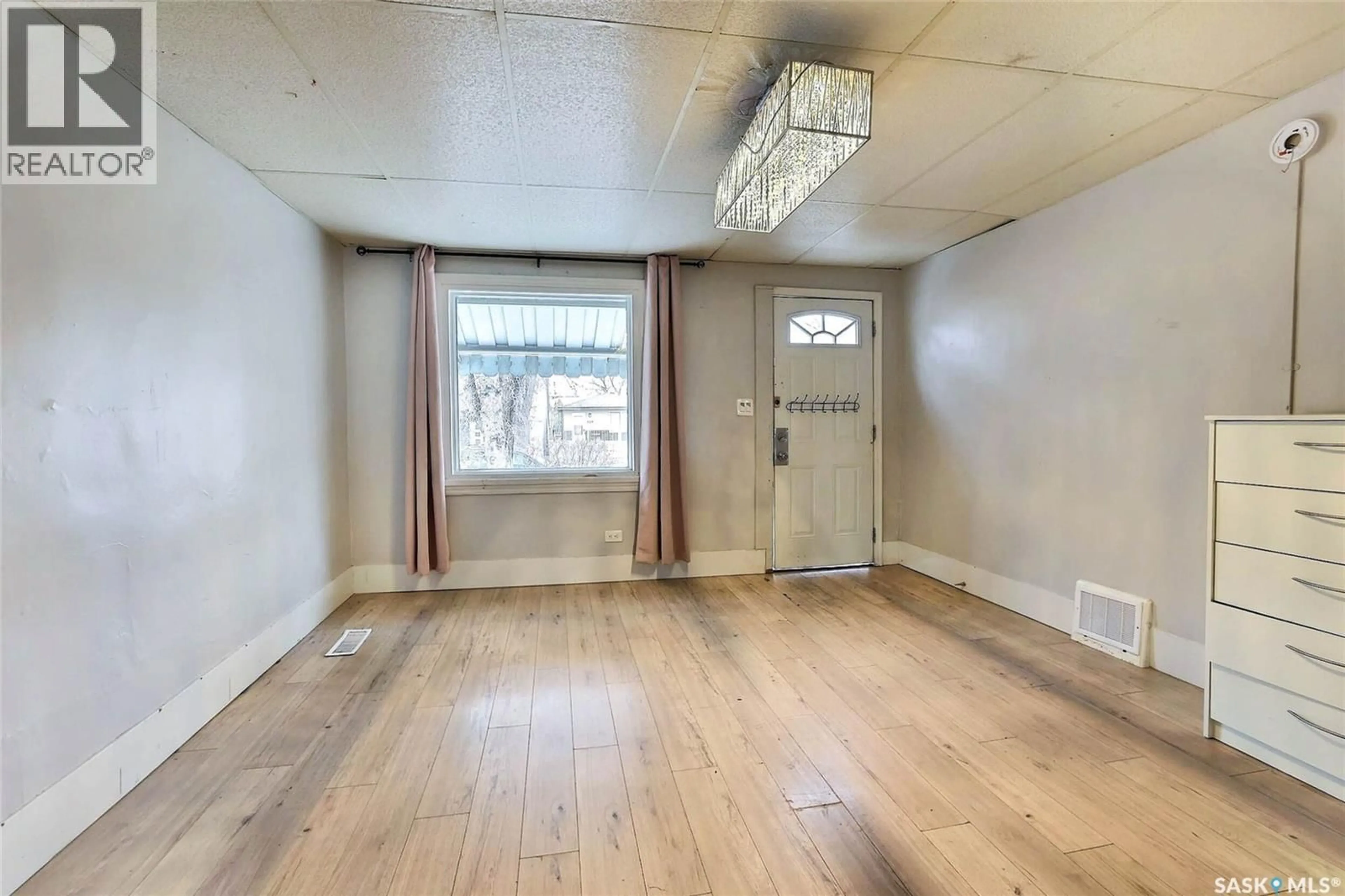 A pic of a room for 631 WASCANA STREET, Regina Saskatchewan S4T4H4