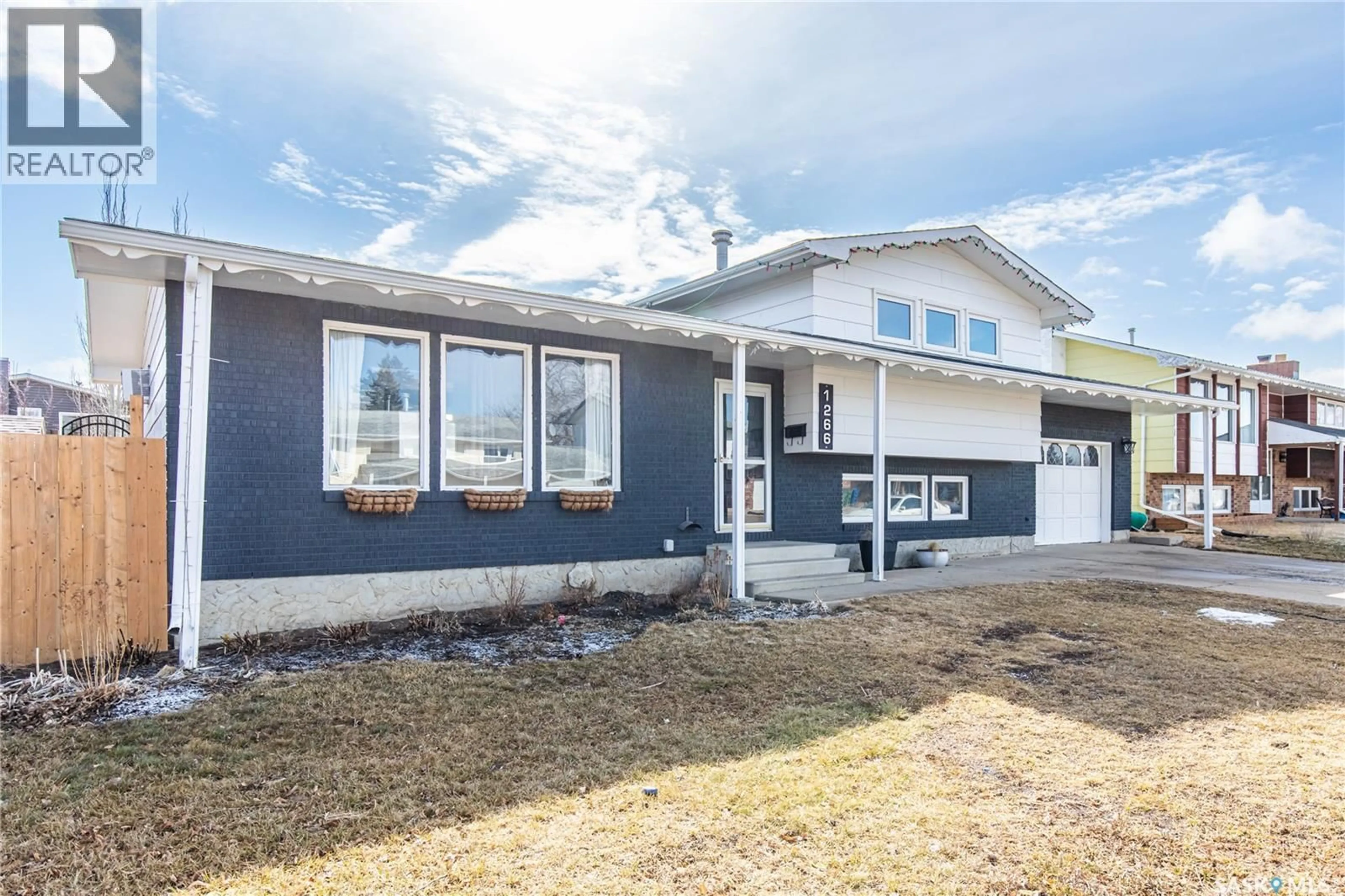 Home with vinyl exterior material, street for 1266 MAYBERY CRESCENT, Moose Jaw Saskatchewan S6H7B4