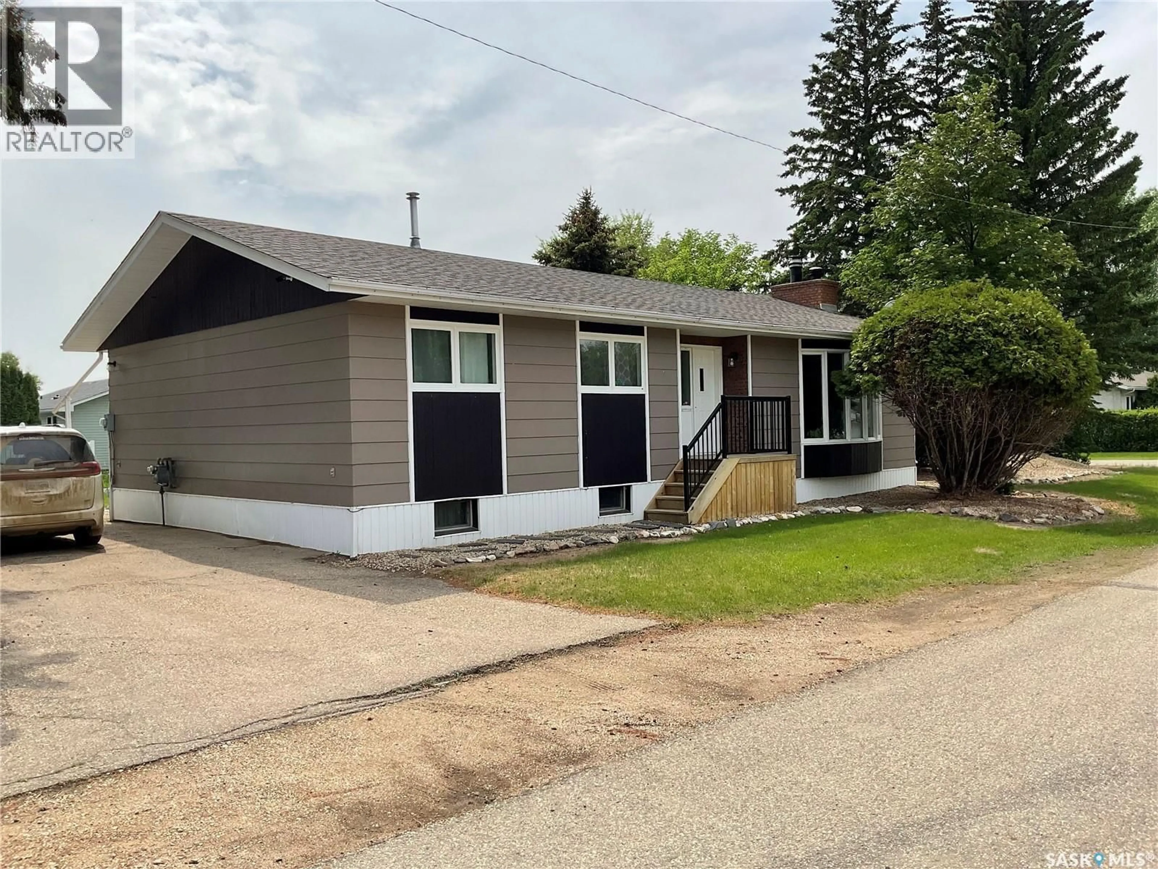 Home with vinyl exterior material, street for 600 6TH AVENUE, Cudworth Saskatchewan S0K1B0