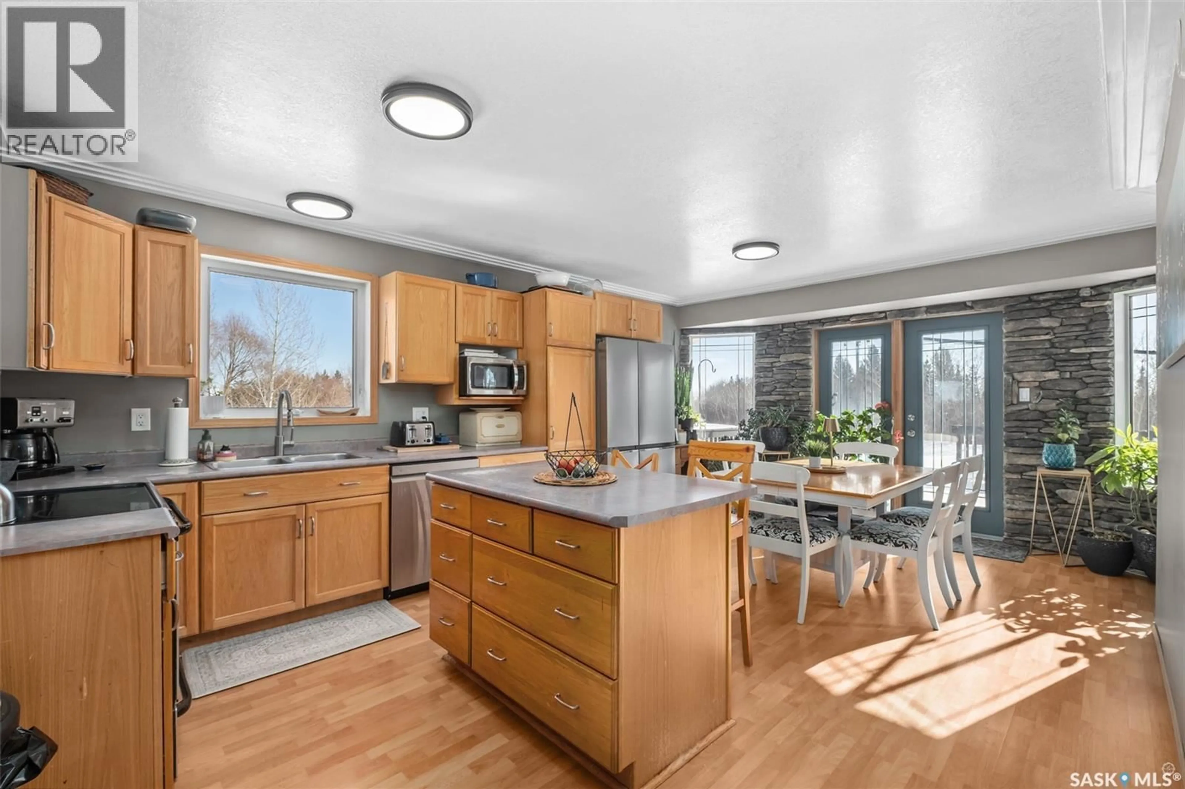 Open concept kitchen, unknown for 808 LAKERIDGE DRIVE, Buckland Rm No. 491 Saskatchewan S6V5R3
