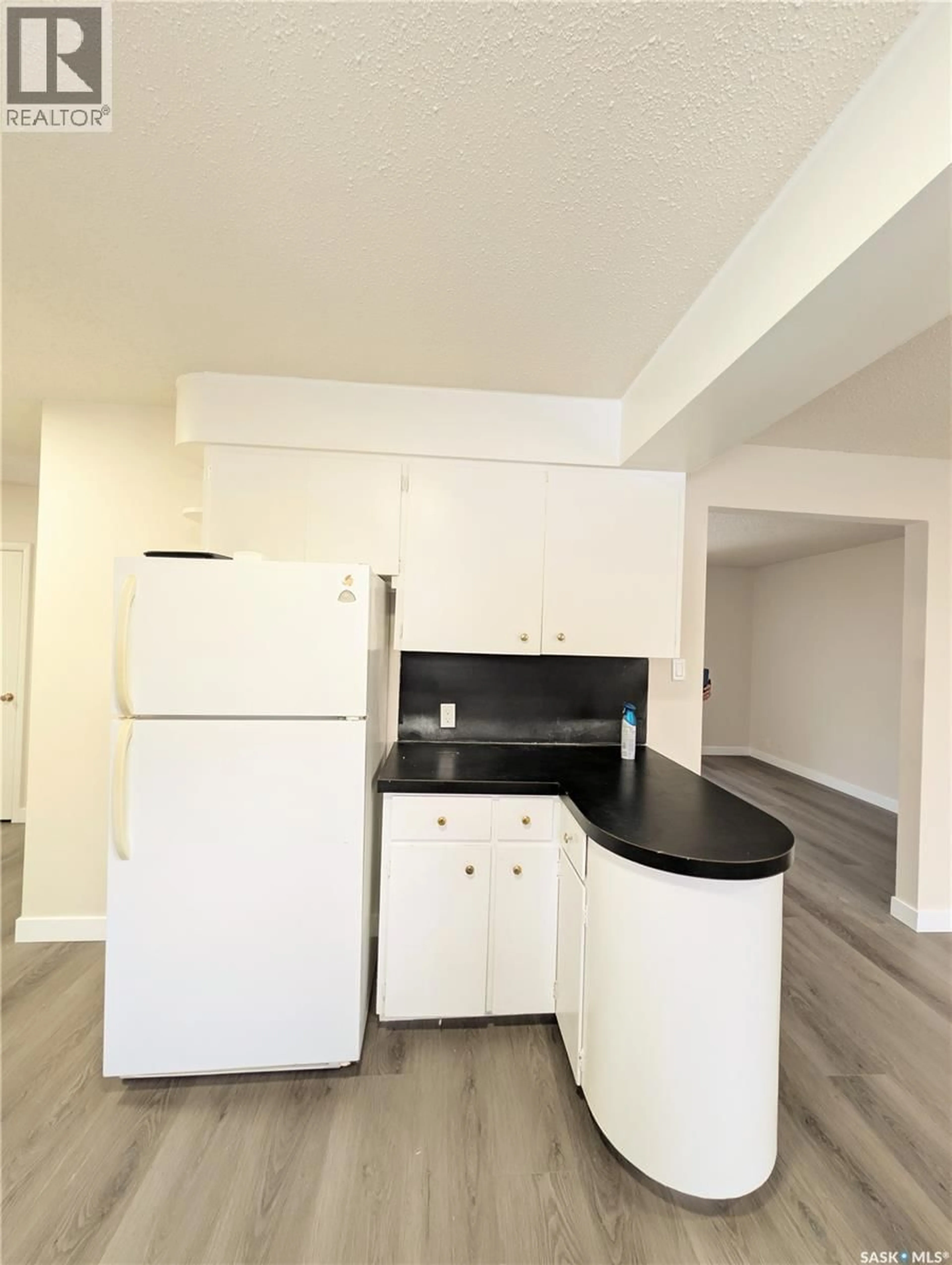 Standard kitchen, unknown for 448 6TH AVENUE, Swift Current Saskatchewan S9H0Y3