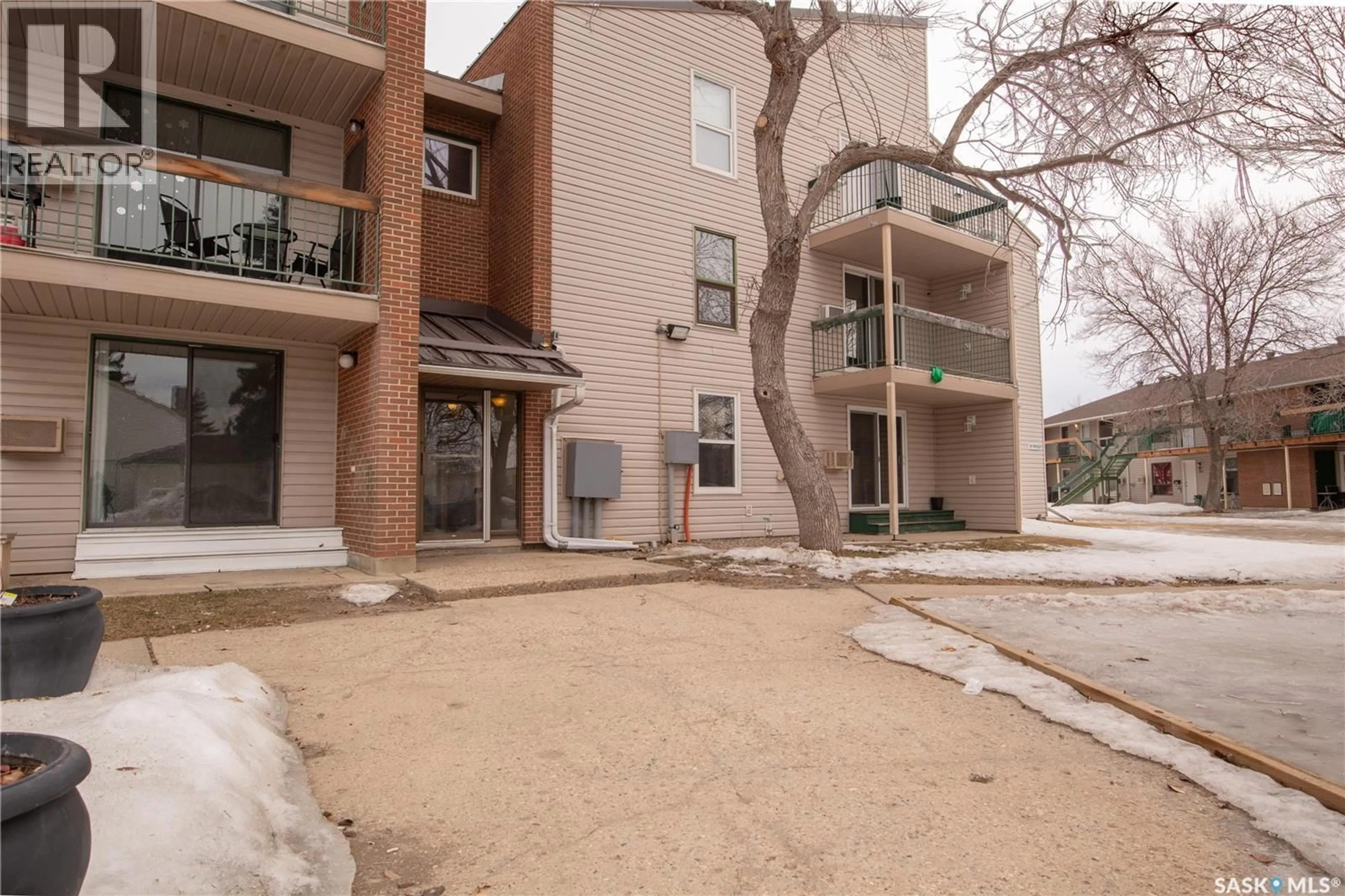 Patio, unknown for 206 34 NOLLET AVENUE, Regina Saskatchewan S4T7P9