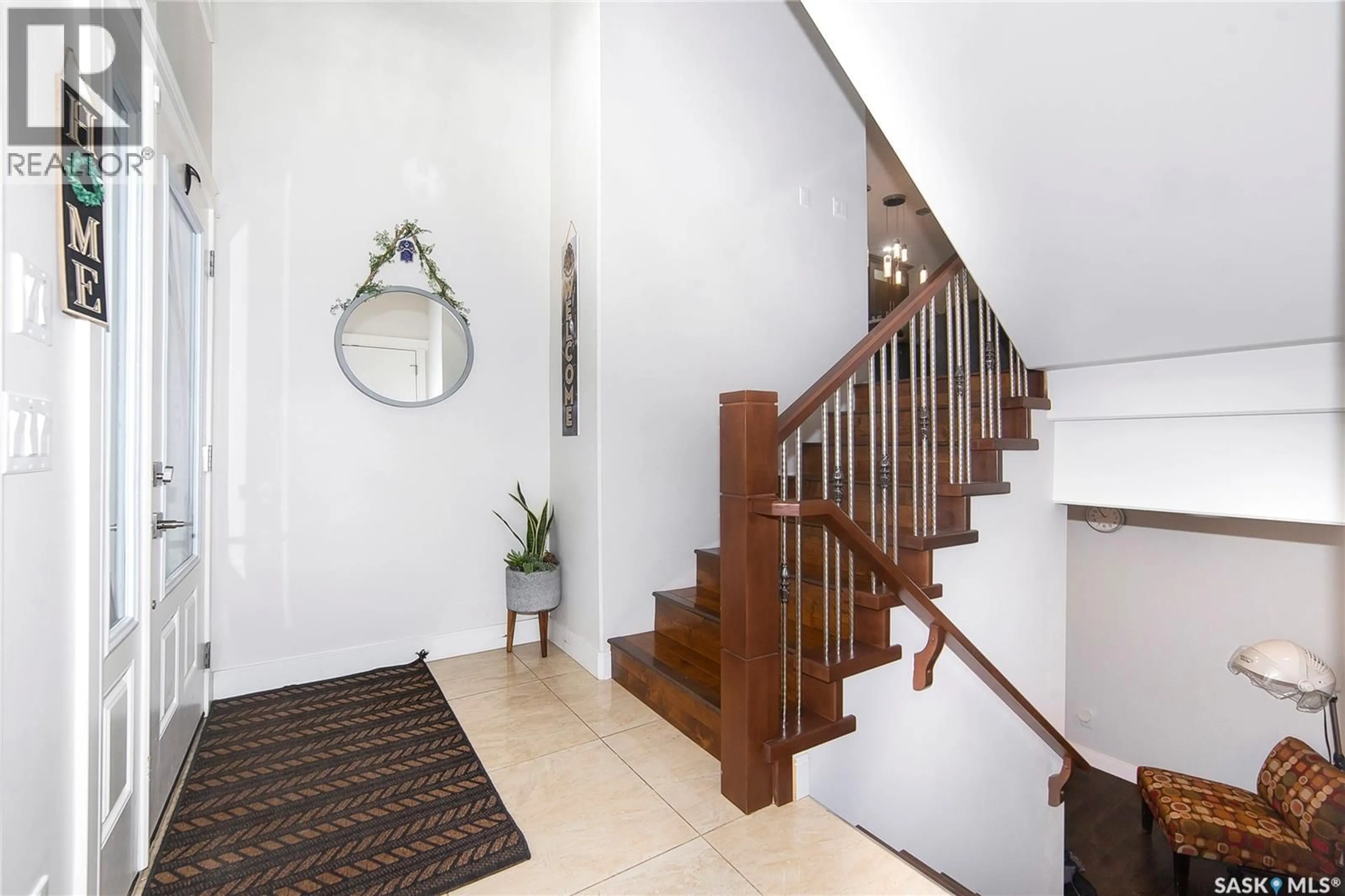 Indoor foyer for 3234 37TH STREET, Saskatoon Saskatchewan S7L7G3