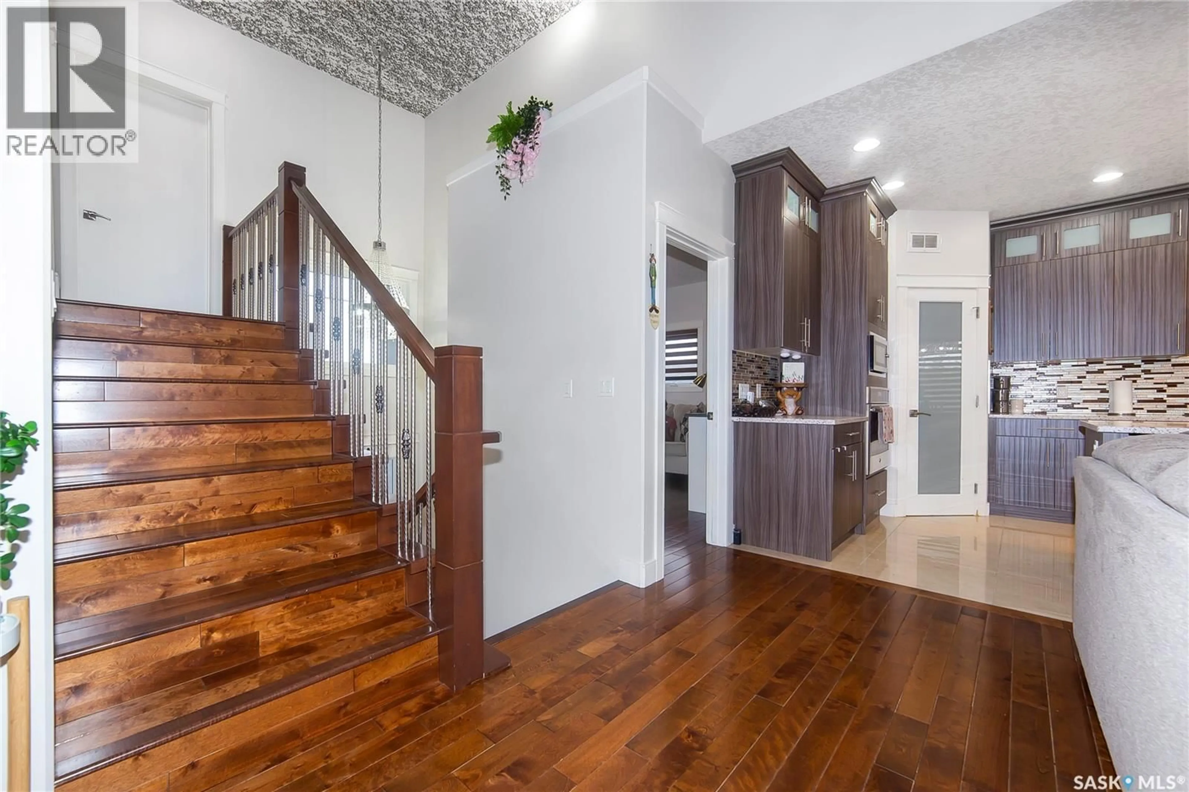 Indoor entryway for 3234 37TH STREET, Saskatoon Saskatchewan S7L7G3