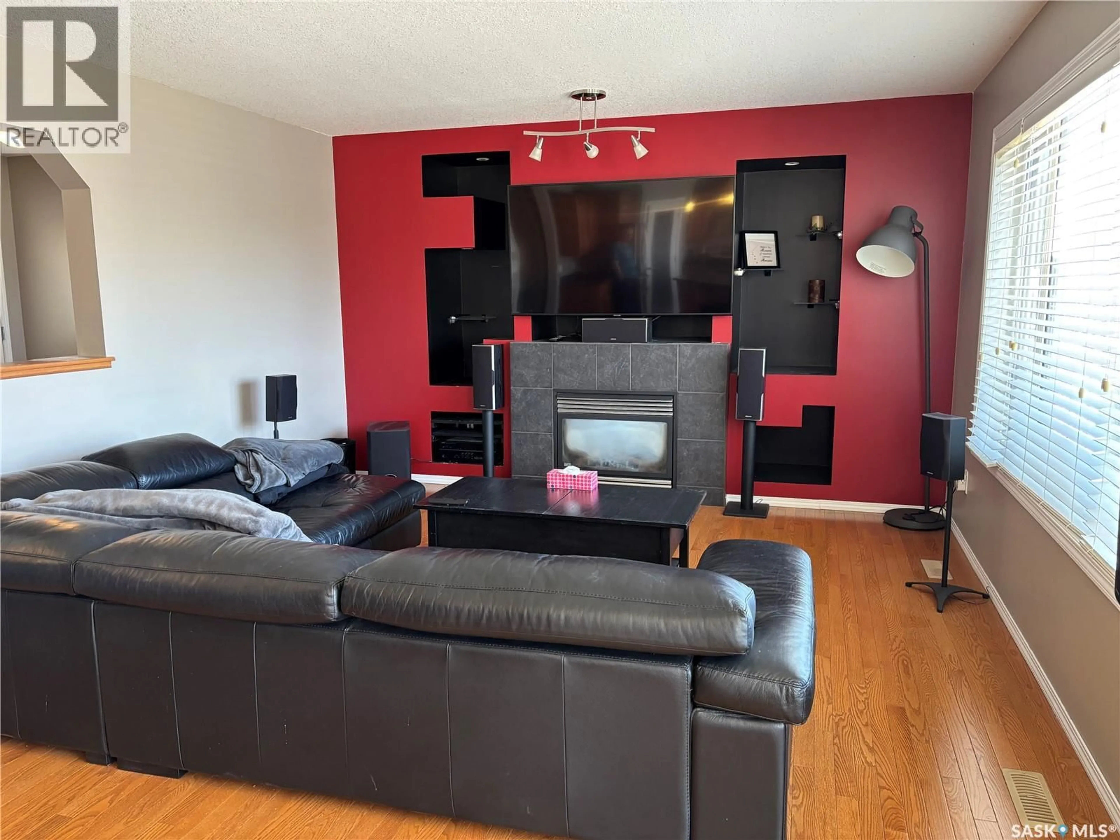 Living room with furniture, wood/laminate floor for 74 WOODS CRESCENT, Edenwold Rm No.158 Saskatchewan S4L1C5