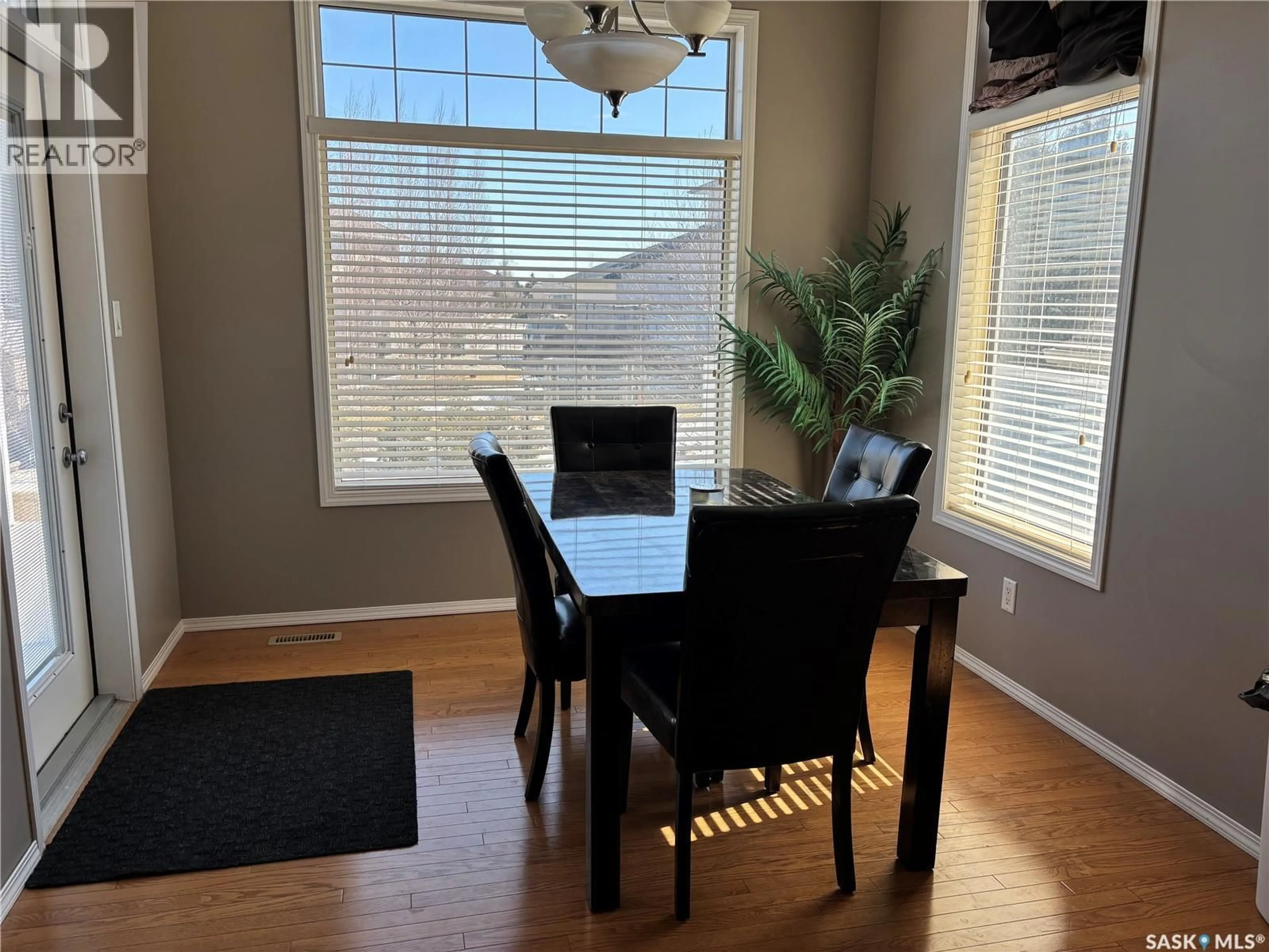 Dining room, wood/laminate floor for 74 WOODS CRESCENT, Edenwold Rm No.158 Saskatchewan S4L1C5