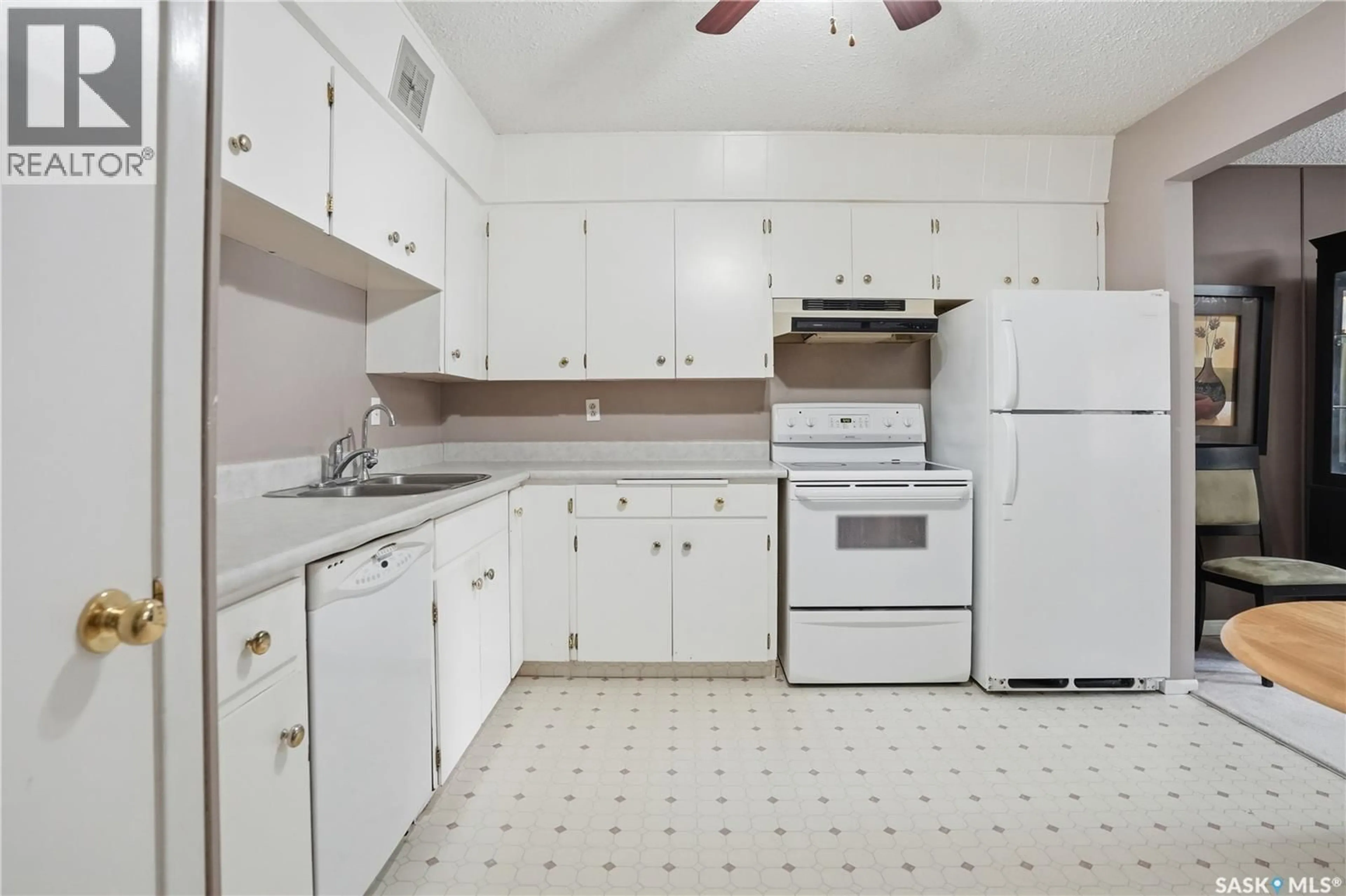 Standard kitchen, ceramic/tile floor for 1 4341 RAE STREET, Regina Saskatchewan S4S3B2