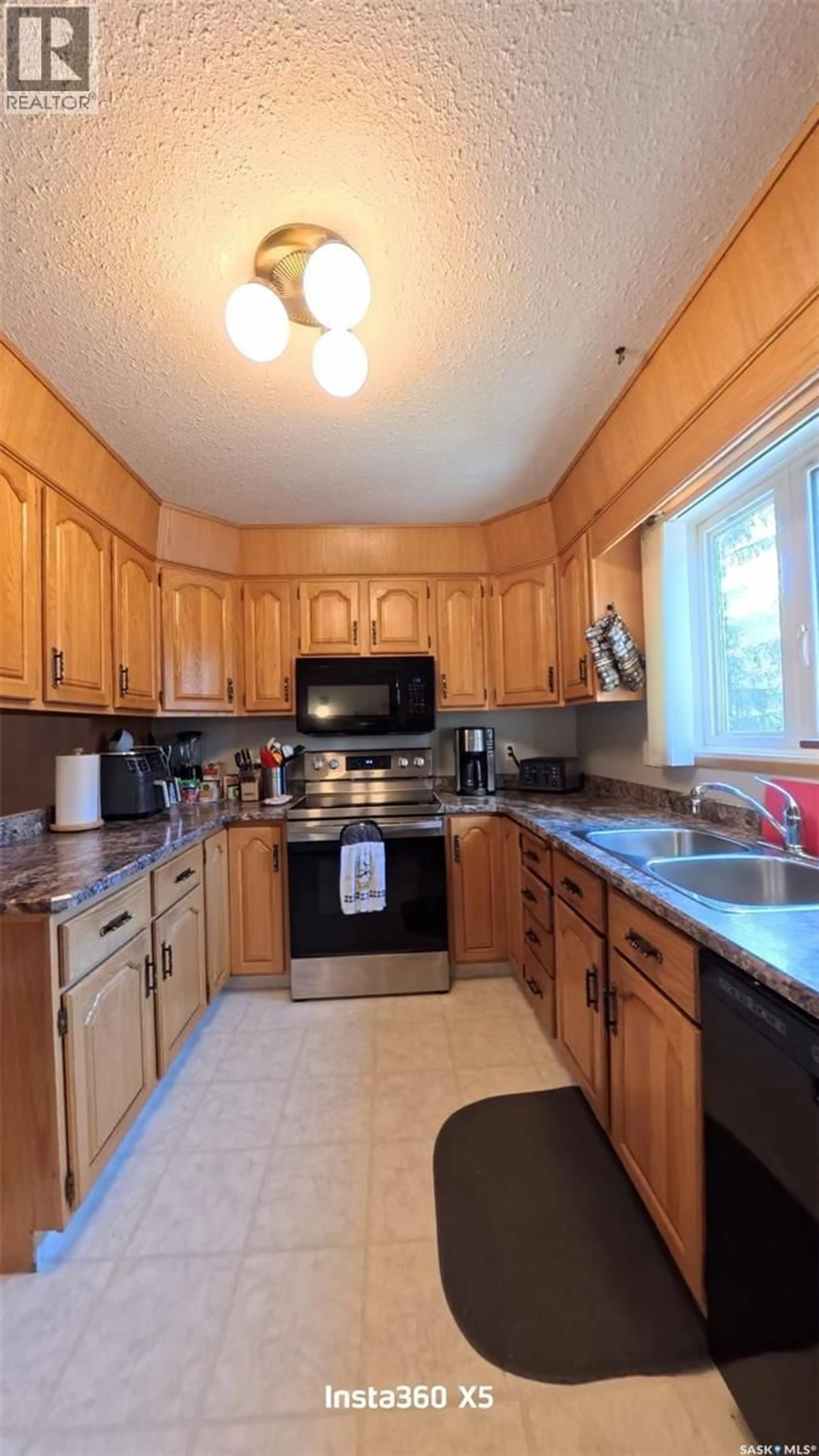 Standard kitchen, unknown for 3130 - 204 LOUISE STREET, Saskatoon Saskatchewan S7J3L8