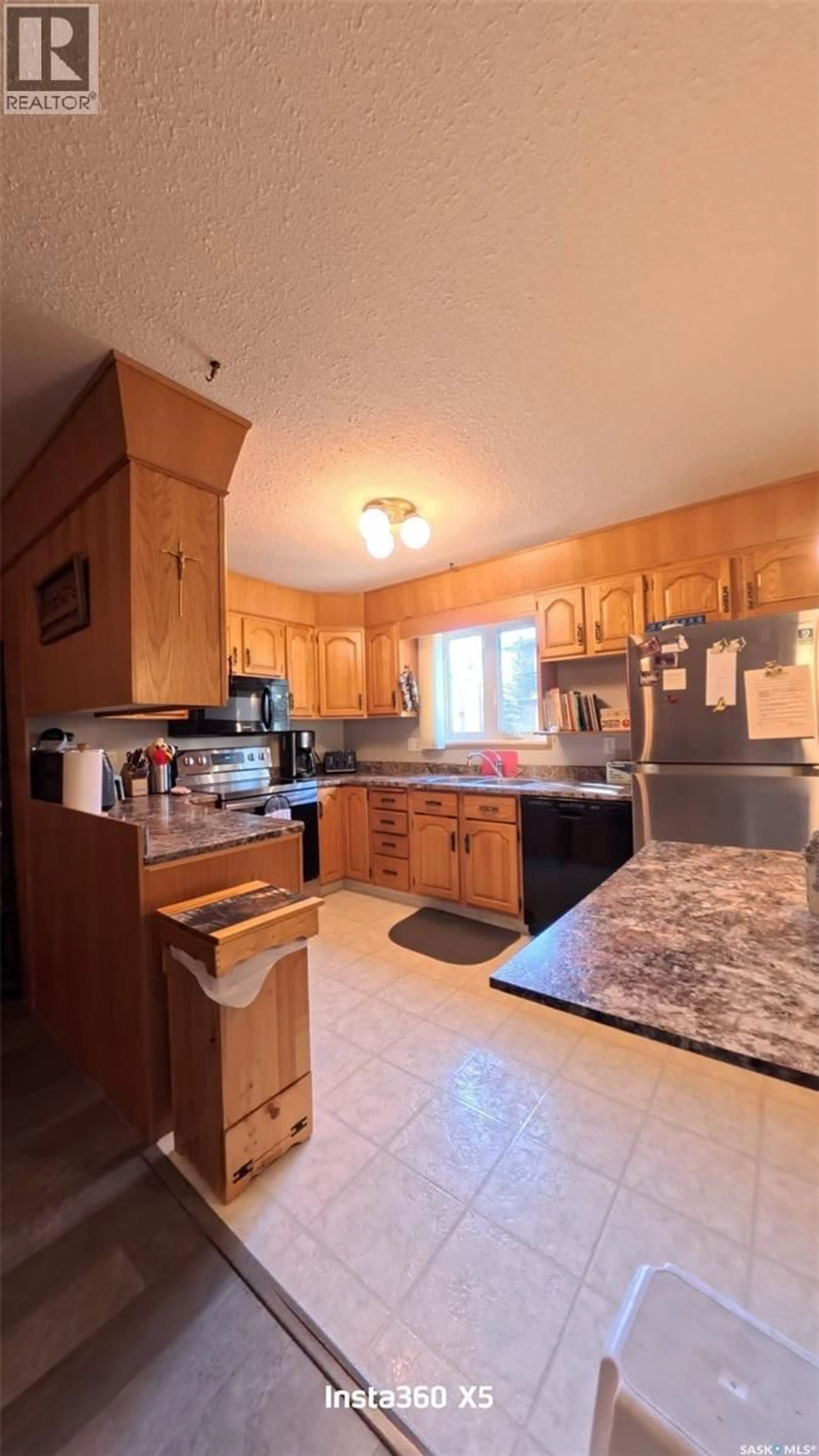 Standard kitchen, unknown for 3130 - 204 LOUISE STREET, Saskatoon Saskatchewan S7J3L8