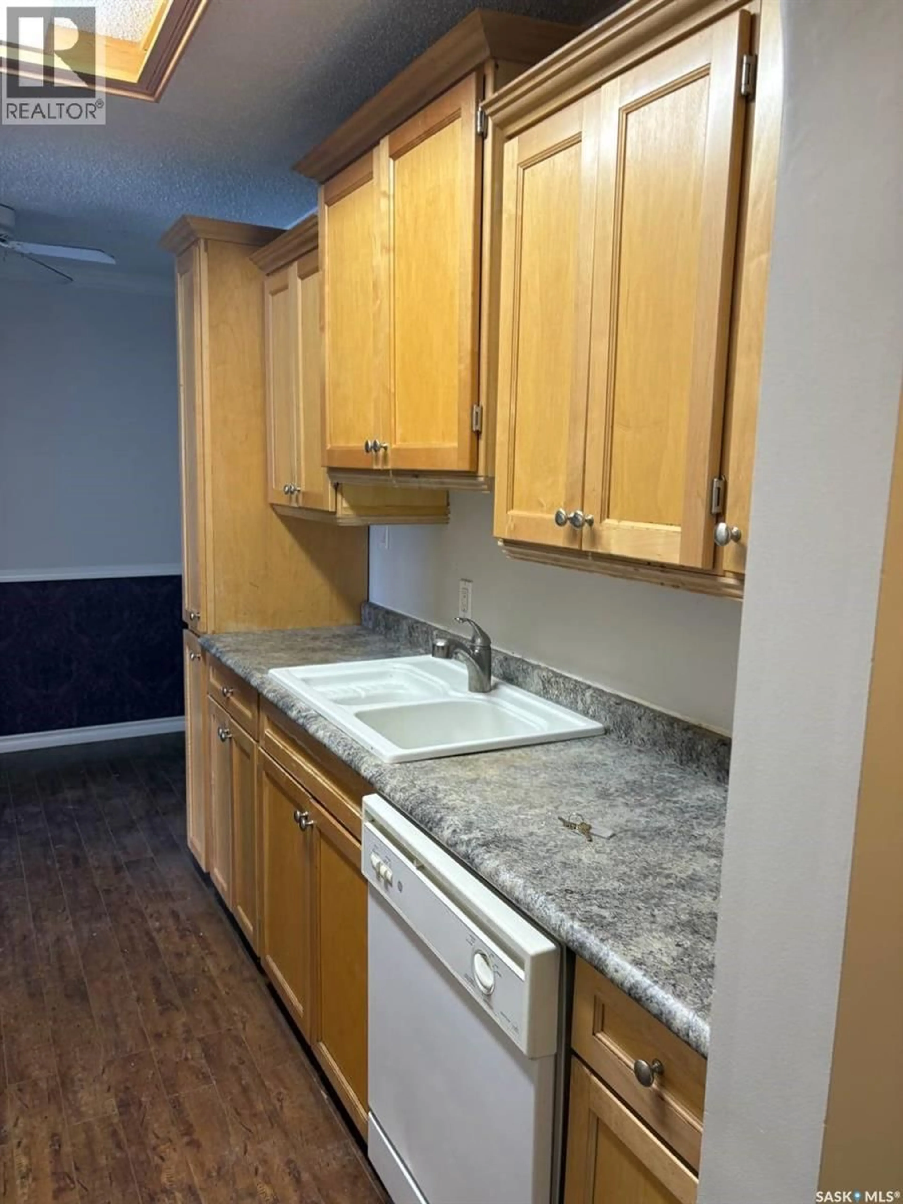 Standard kitchen, unknown for 307 215 TAIT PLACE, Saskatoon Saskatchewan S7H5L5