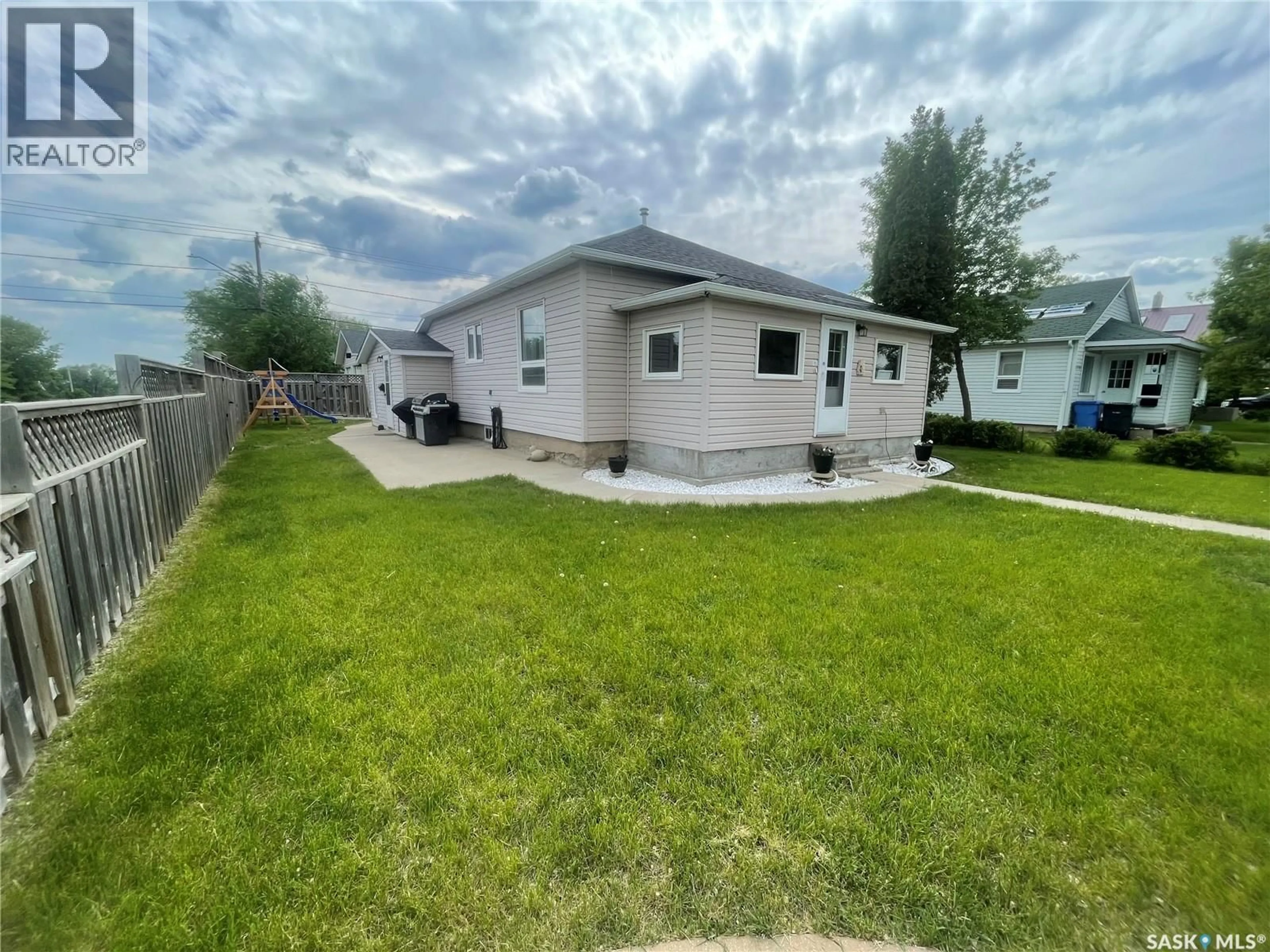 A pic from outside/outdoor area/front of a property/back of a property/a pic from drone, unknown for 1002 2ND STREET, Estevan Saskatchewan S4A0L7