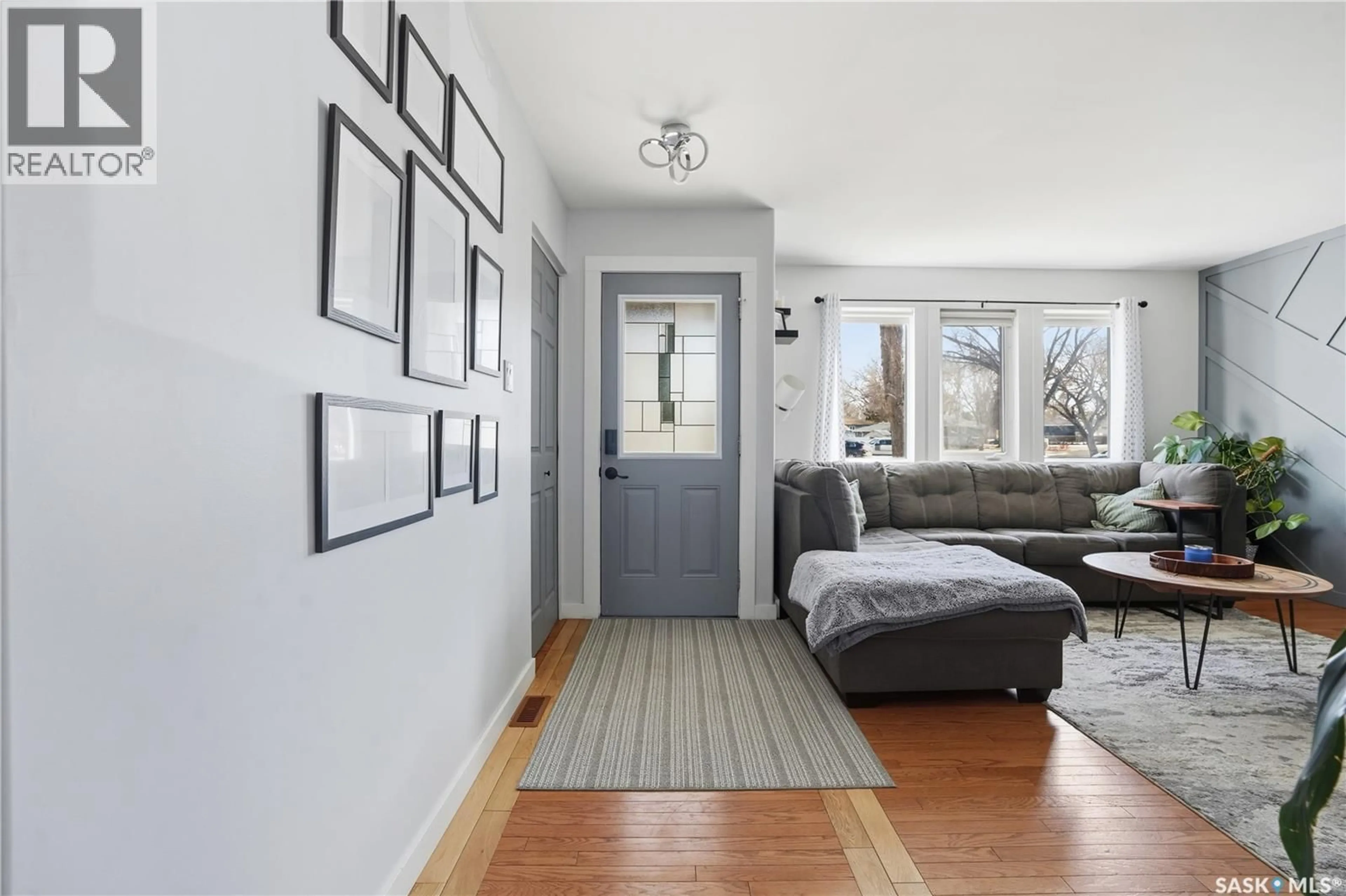 Indoor entryway for 258 FORSYTH CRESCENT, Regina Saskatchewan S4R5L5