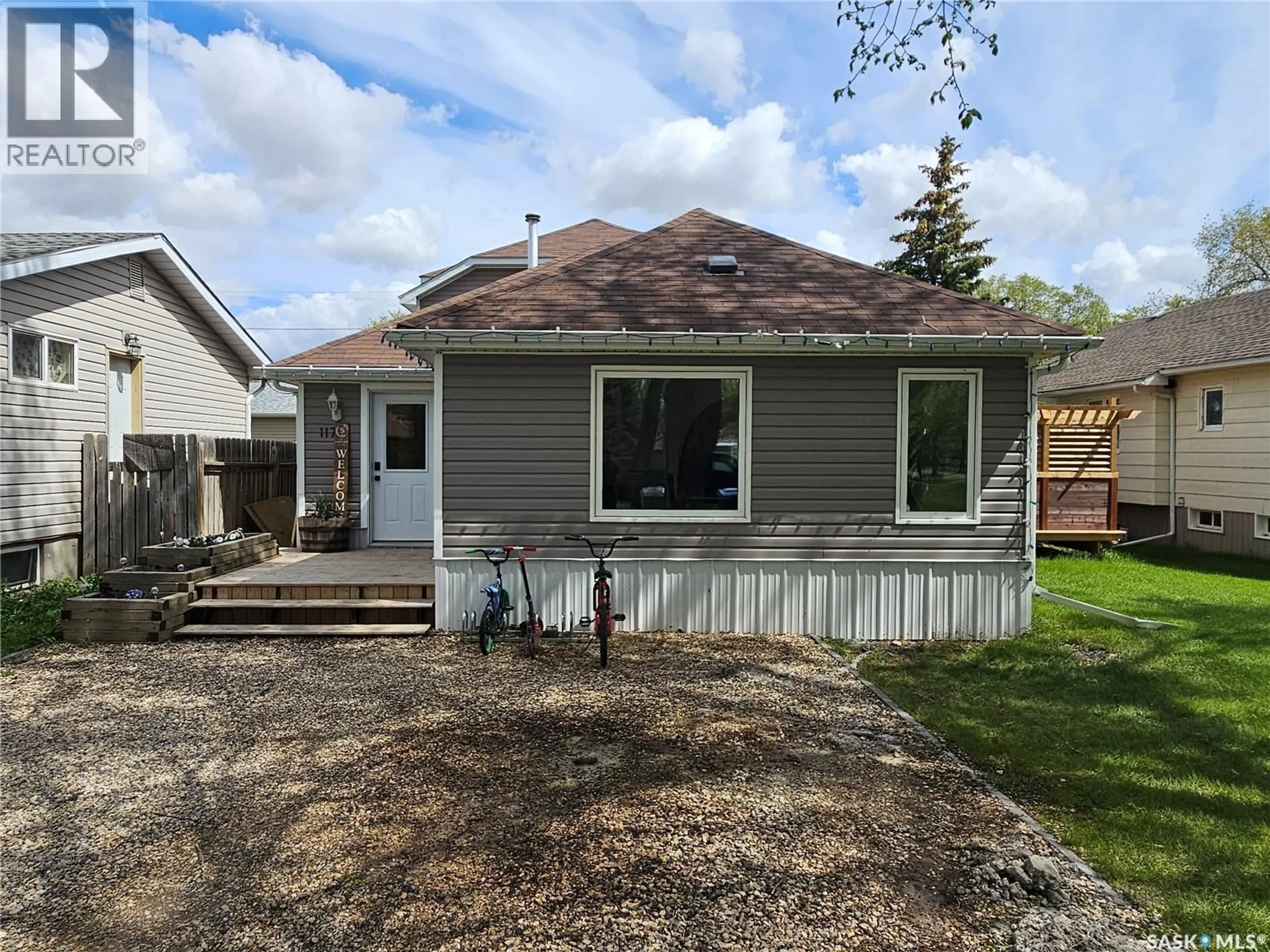 Home with vinyl exterior material, street for 117 2ND STREET, Carlyle Saskatchewan S0C0R0