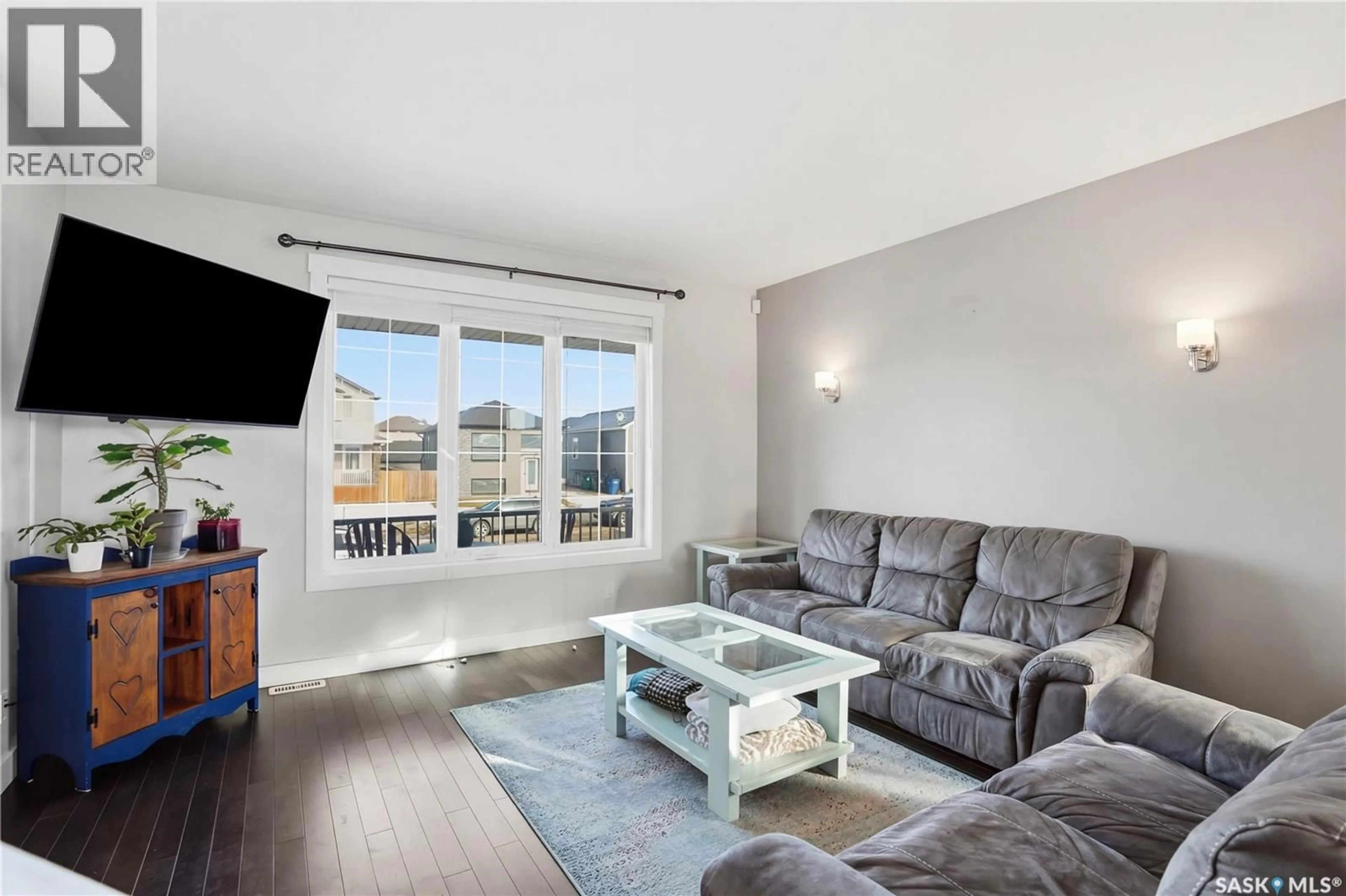 Living room with furniture, wood/laminate floor for 338 ROSEWOOD BOULEVARD, Saskatoon Saskatchewan S7V0G9