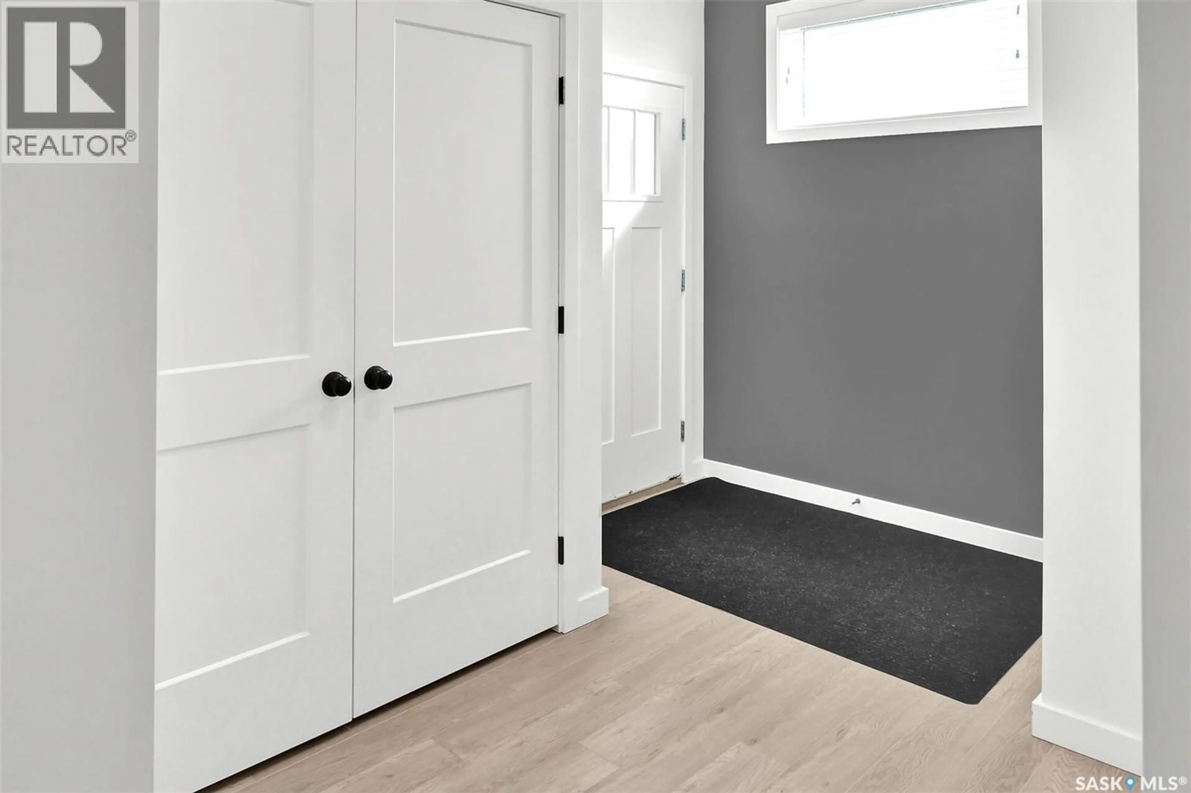 Indoor entryway for 104 FORSEY AVENUE, Saskatoon Saskatchewan S7W1C8