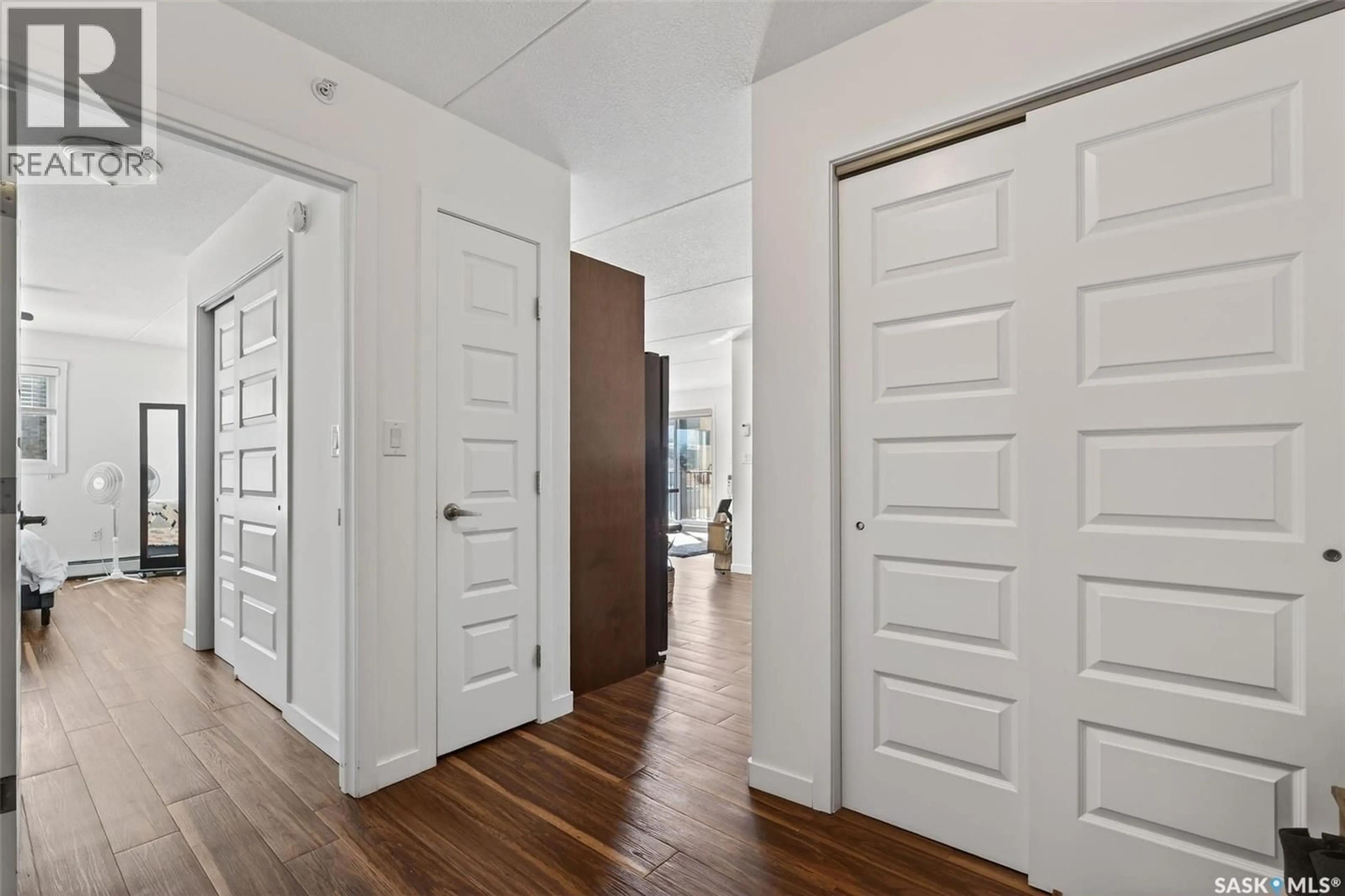 Indoor entryway for 208 - 2761 WOODBRIDGE DRIVE, Prince Albert Saskatchewan S6V3Z9