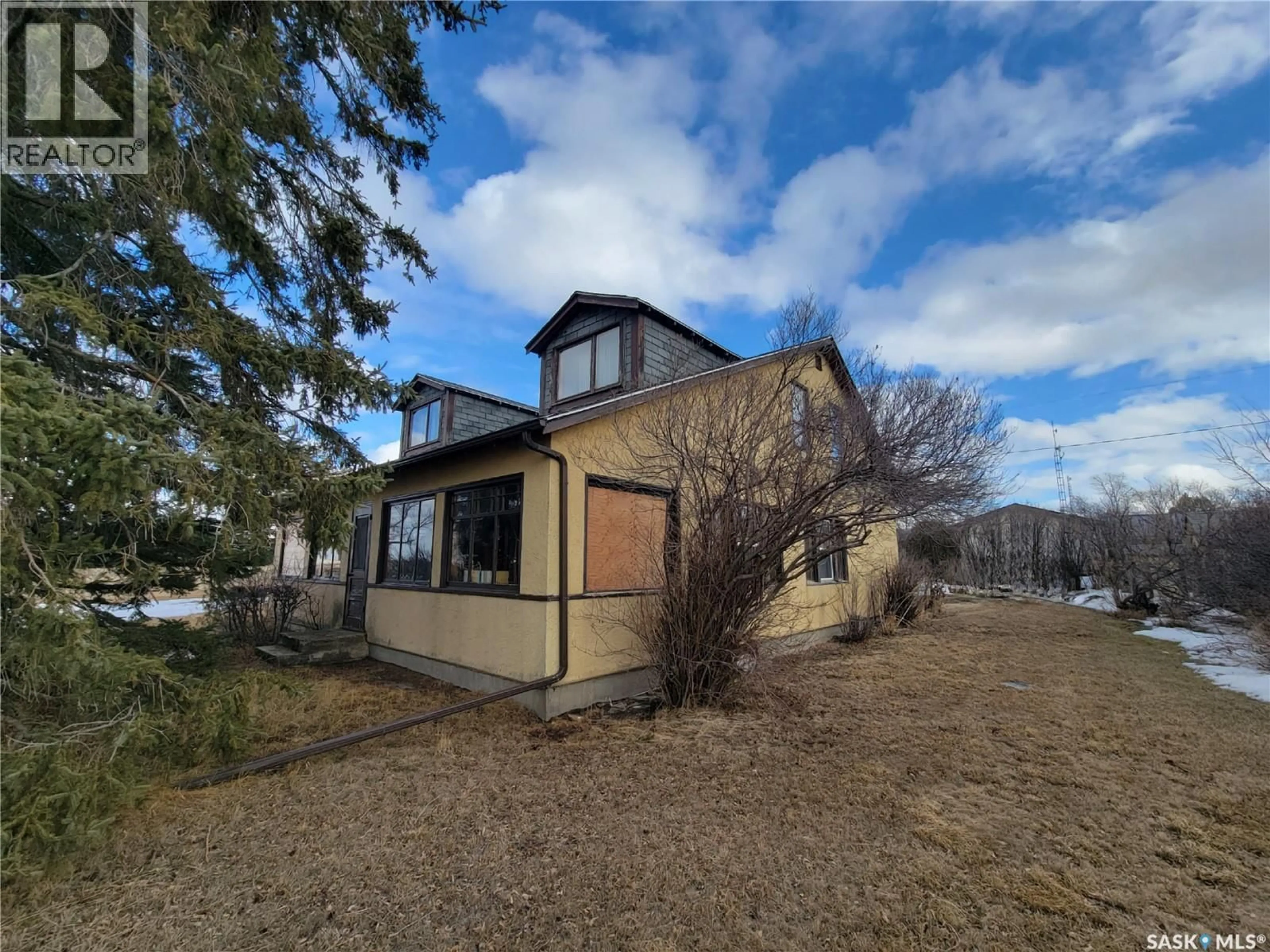 A pic from outside/outdoor area/front of a property/back of a property/a pic from drone, unknown for 1-4 LEICESTER STREET, Eye Hill Rm No. 382 Saskatchewan S0L2C0