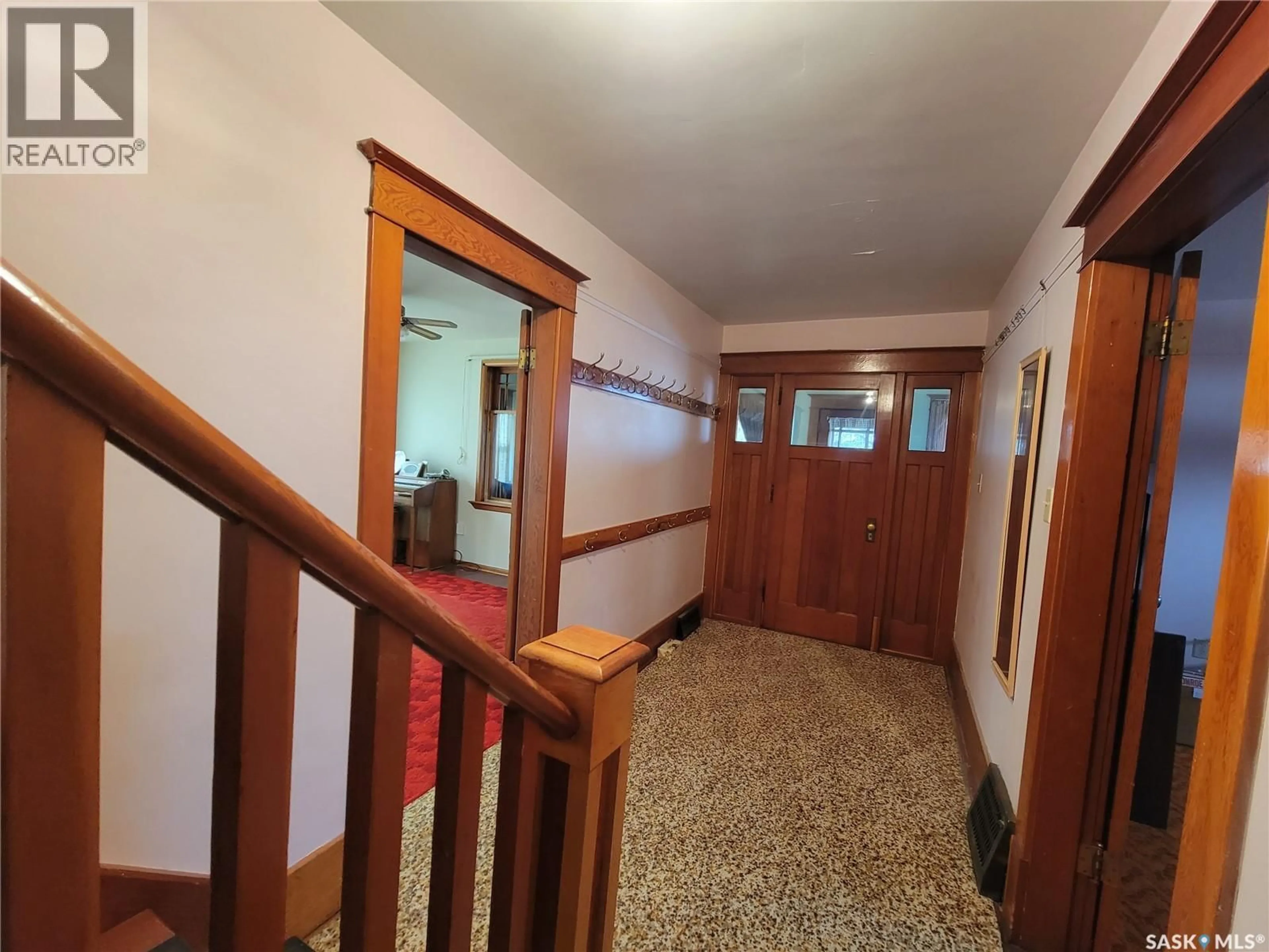Indoor foyer for 1-4 LEICESTER STREET, Eye Hill Rm No. 382 Saskatchewan S0L2C0