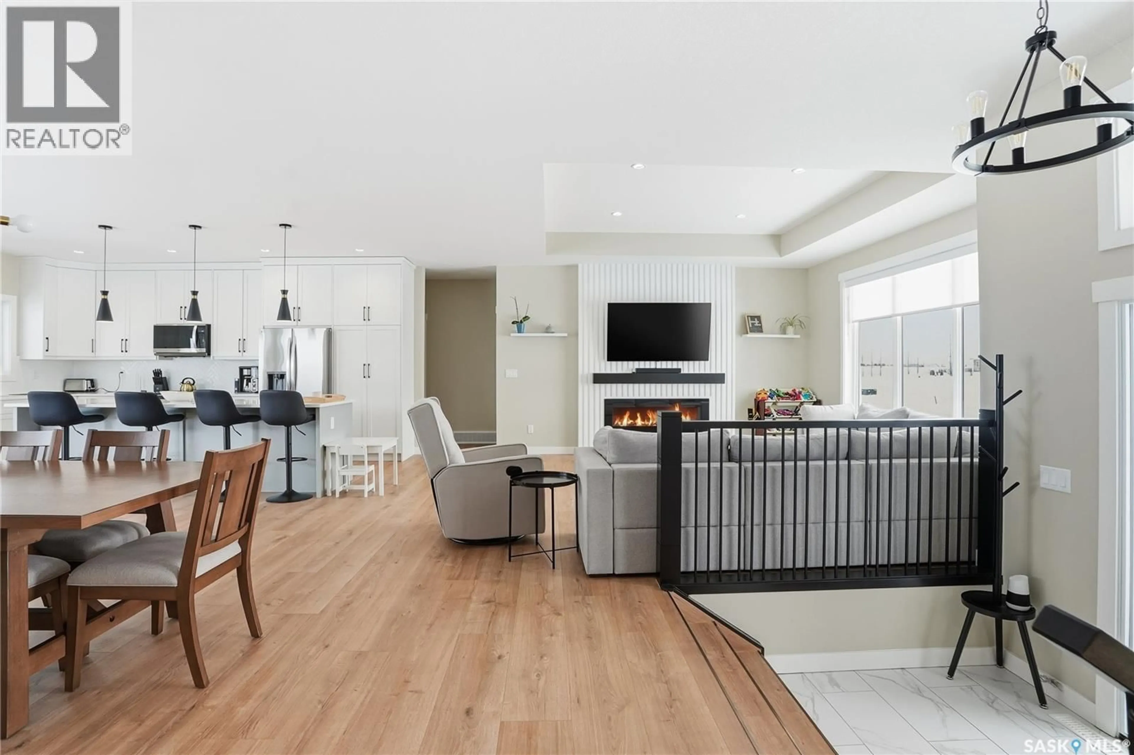 Living room with furniture, wood/laminate floor for 25 PHEASANT MEADOWS CRESCENT, Dundurn Rm No. 314 Saskatchewan S7C0C2