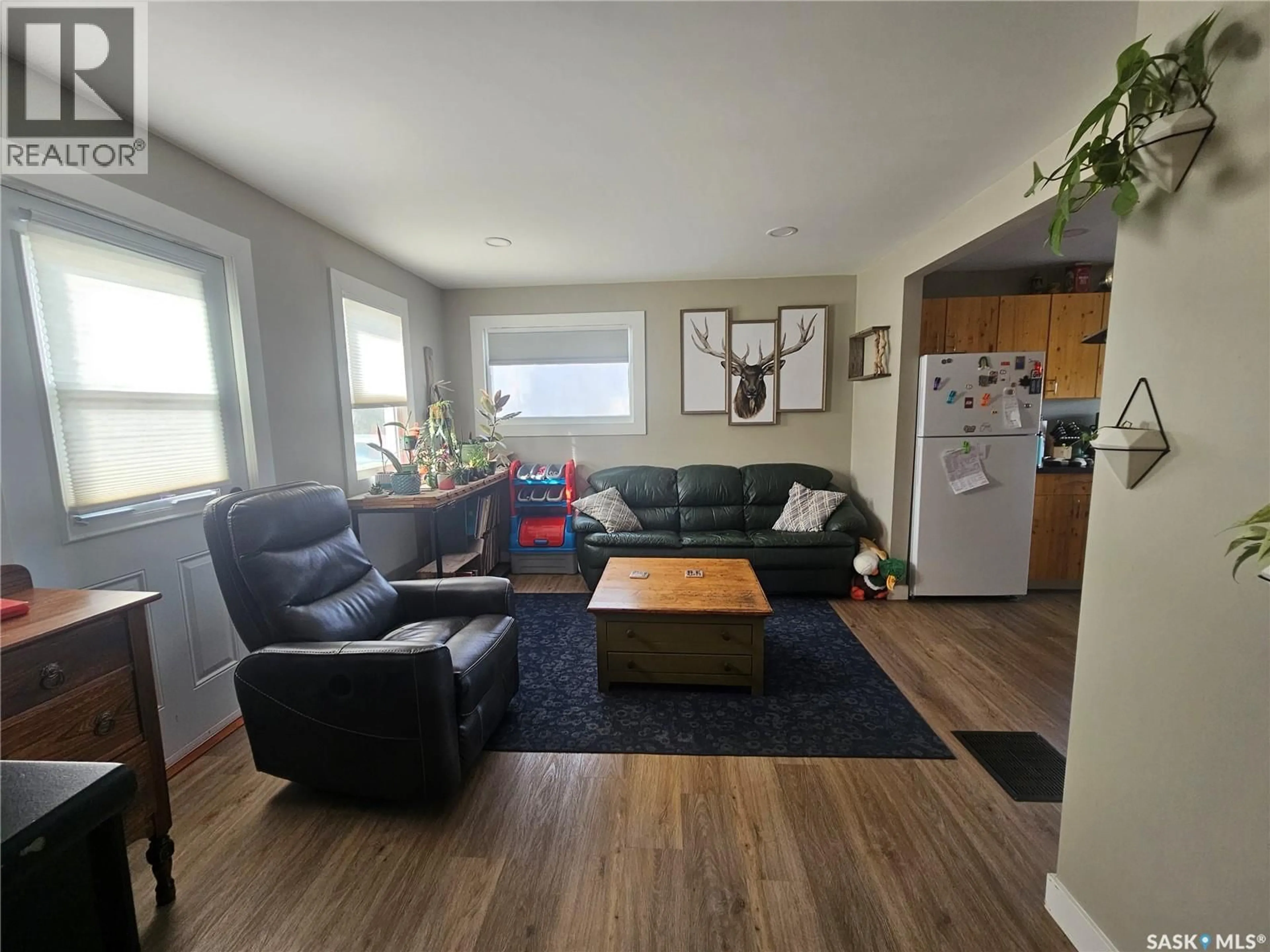 Living room with furniture, wood/laminate floor for SE - 20 15TH AVENUE, Swift Current Saskatchewan S9H3S6