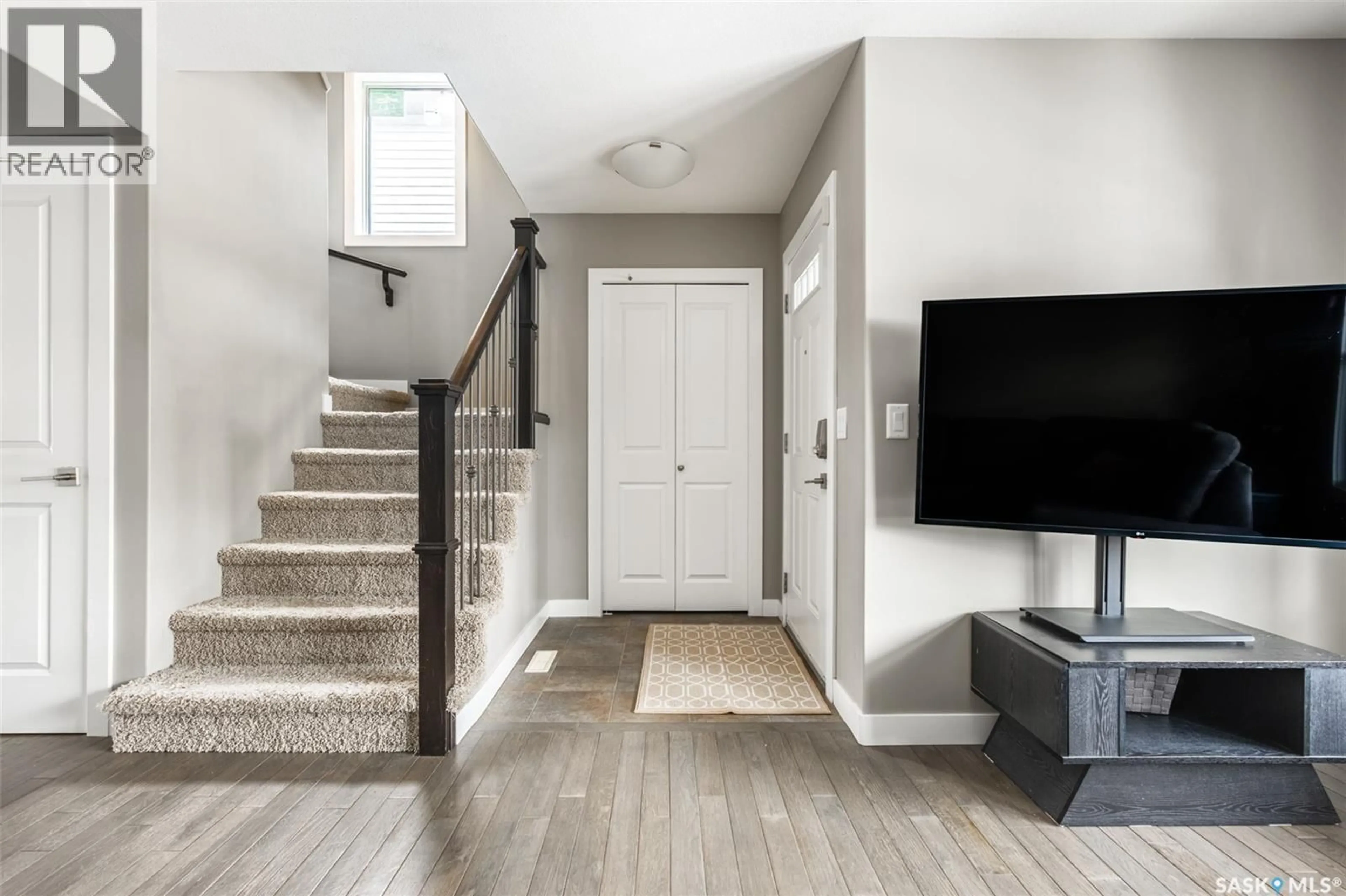 Indoor entryway for 158 CHILDERS CRESCENT, Saskatoon Saskatchewan S7L4L1