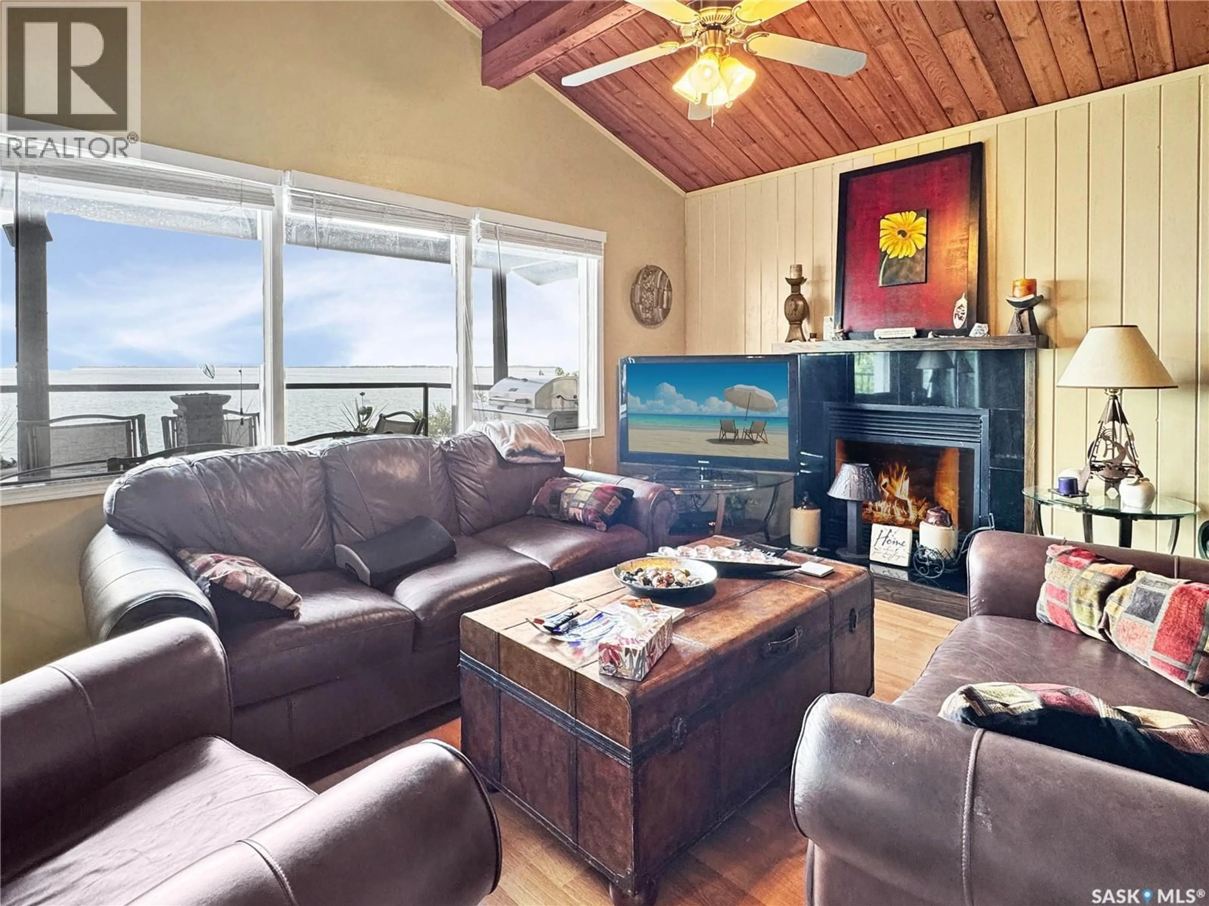 Living room with furniture, wood/laminate floor for 34 JACKFISH LAKE CRESCENT, Meota Rm No.468 Saskatchewan S0M0L0