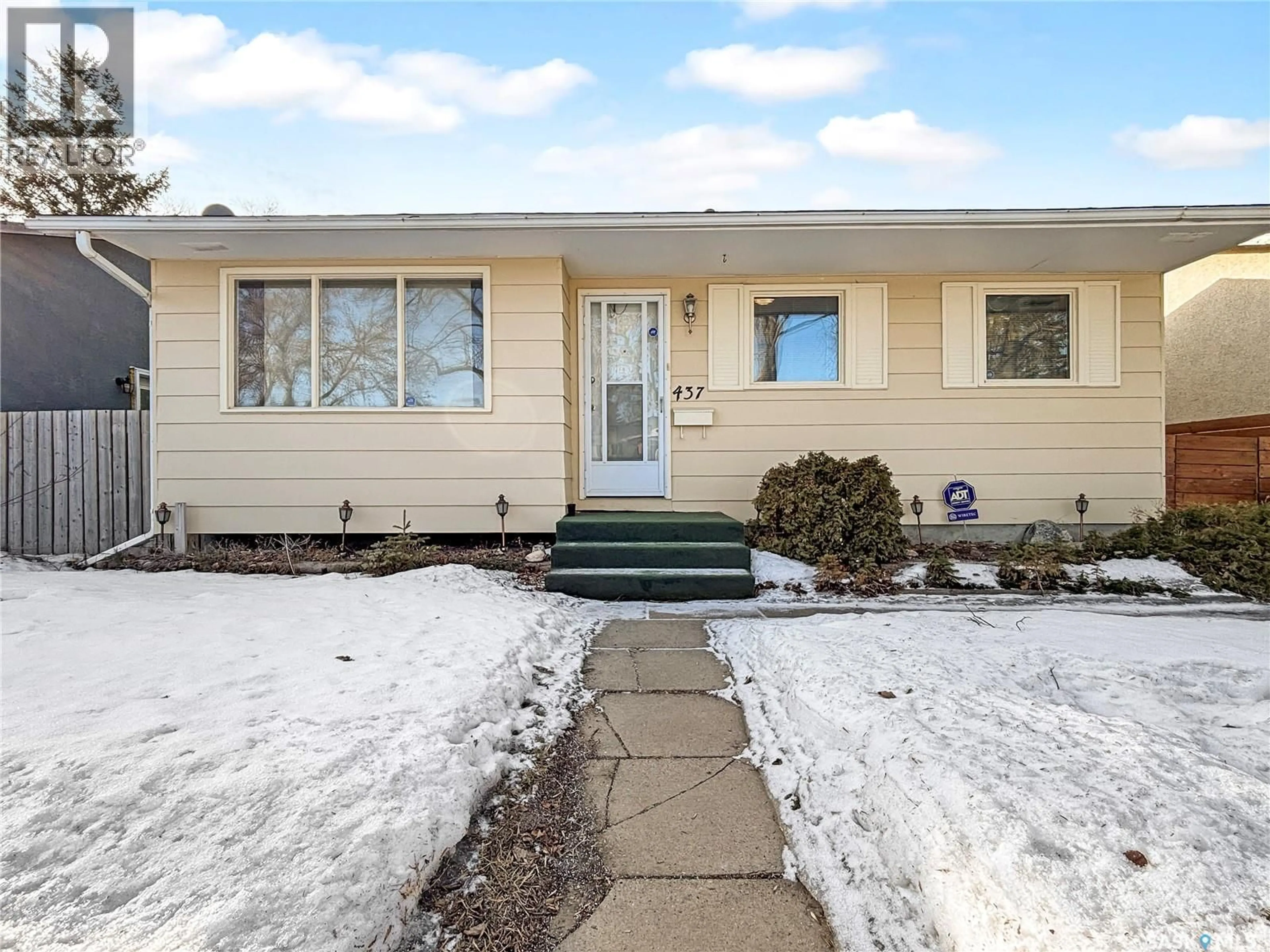 Home with vinyl exterior material, street for 437 DOUGLAS CRESCENT, Saskatoon Saskatchewan S7L4T6