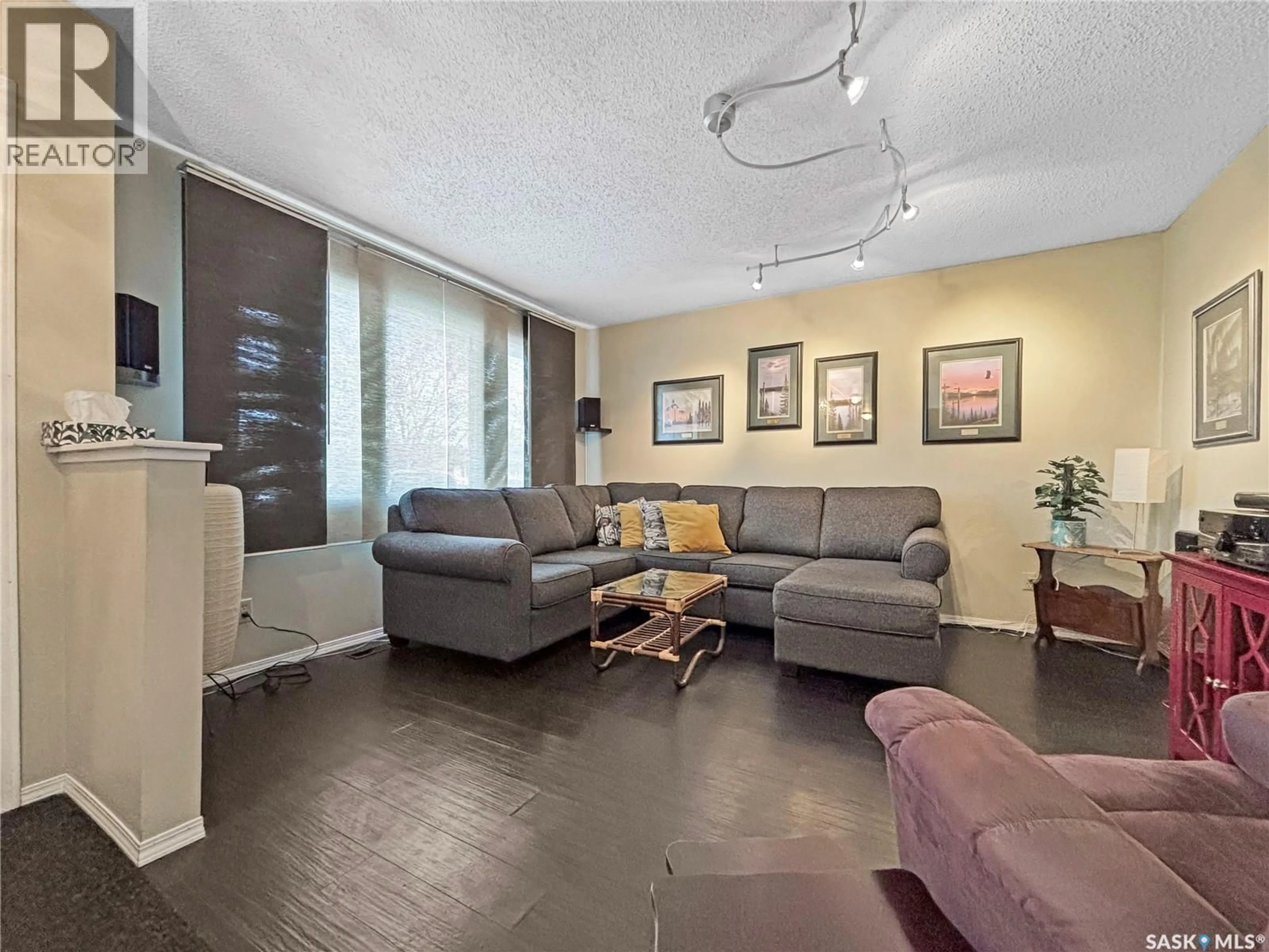 Living room with furniture, unknown for 437 DOUGLAS CRESCENT, Saskatoon Saskatchewan S7L4T6