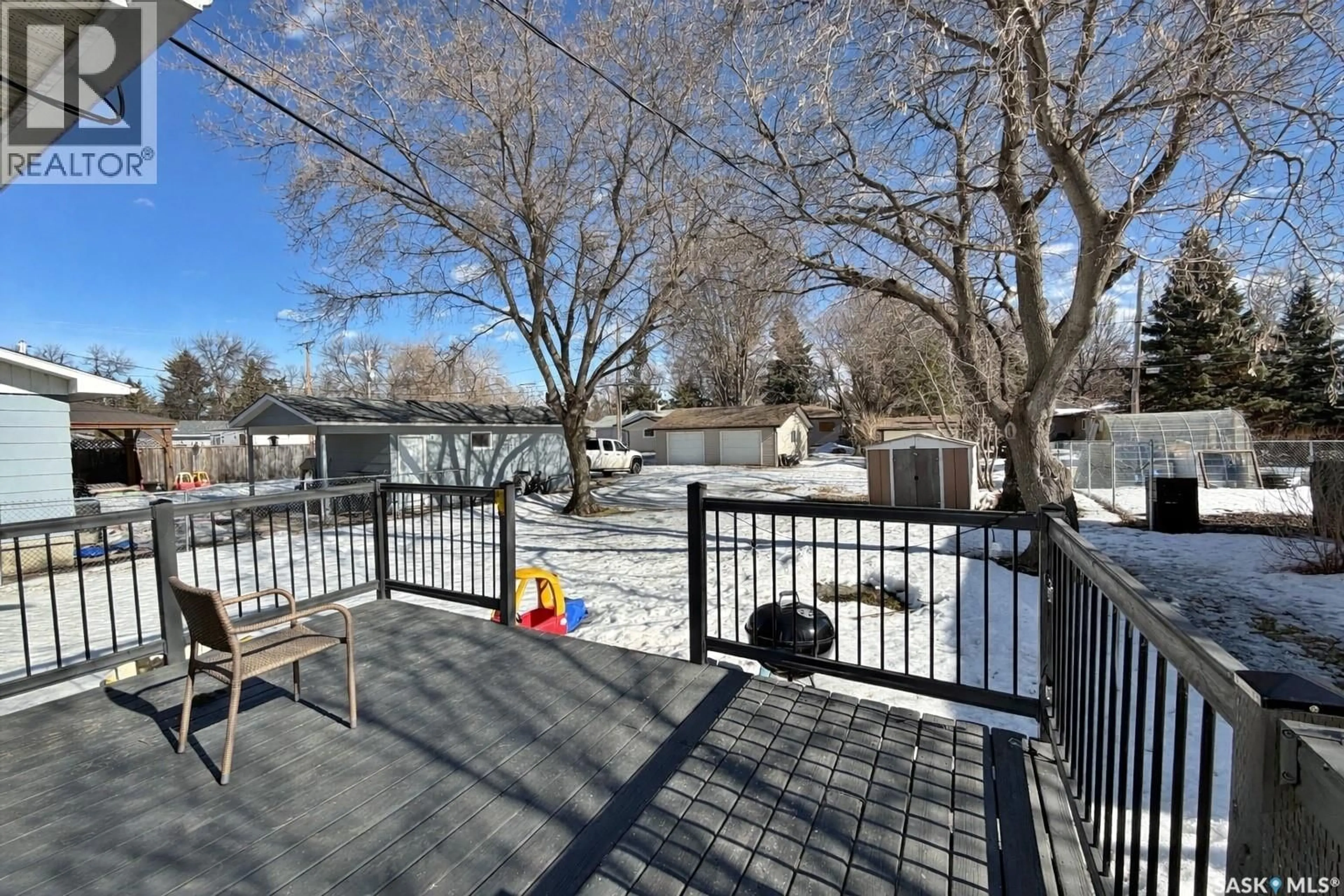 Patio, street for 813 CARLTON STREET, Moosomin Saskatchewan S0G3N0
