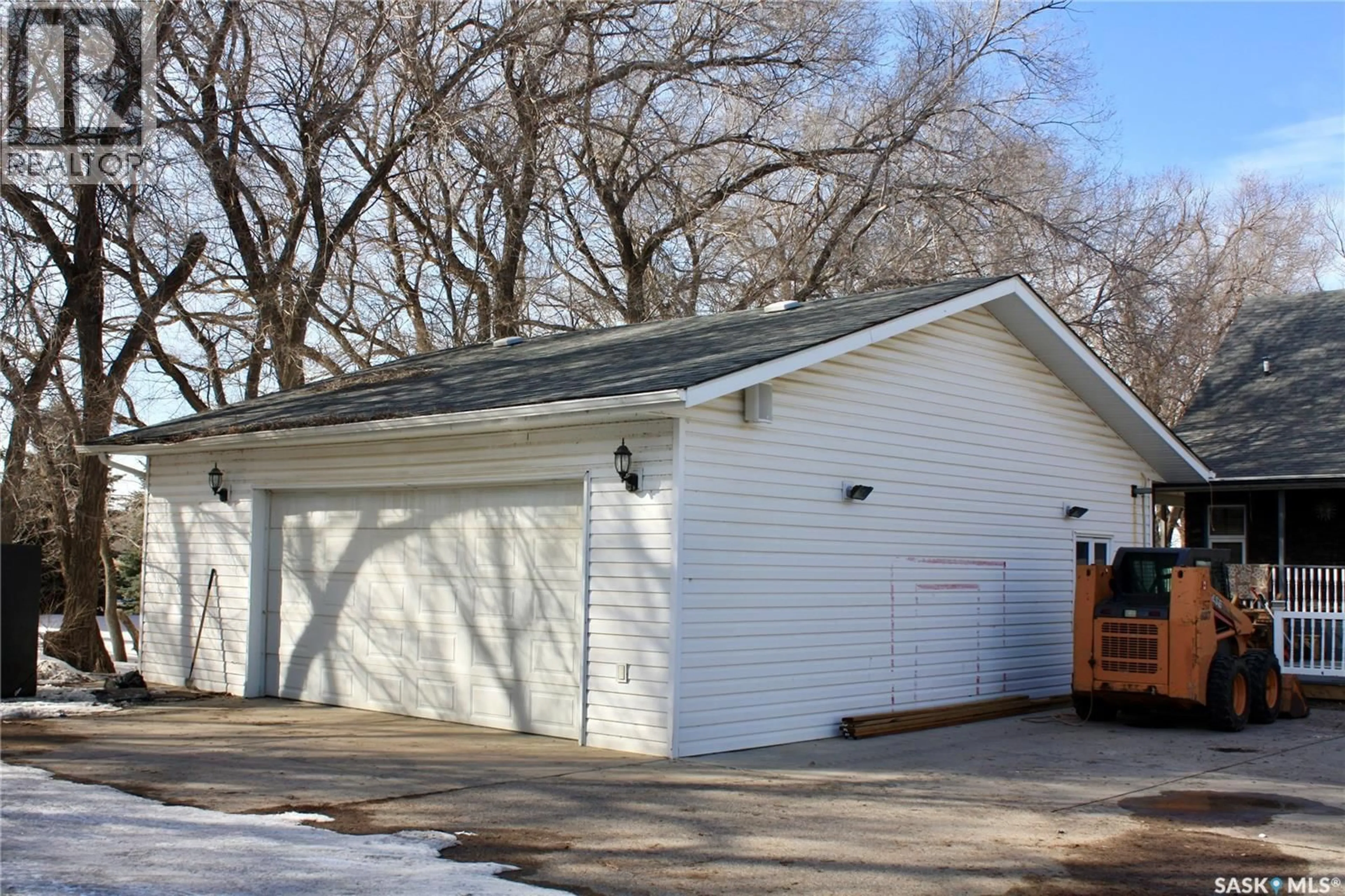 Indoor garage for 304408 TAMKE ROAD, Dundurn Rm No. 314 Saskatchewan S7C0E2