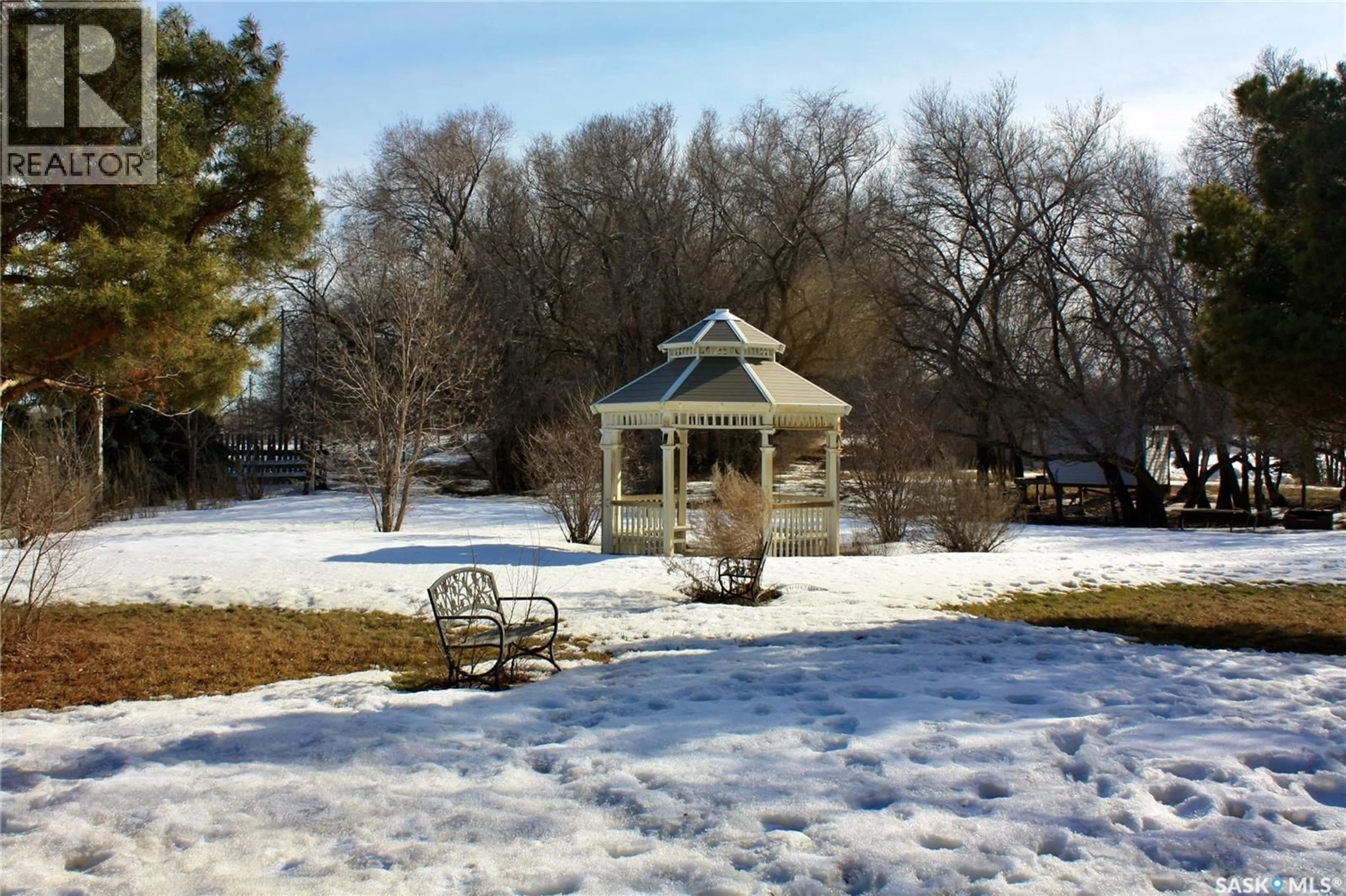 Patio, unknown for 304408 TAMKE ROAD, Dundurn Rm No. 314 Saskatchewan S7C0E2