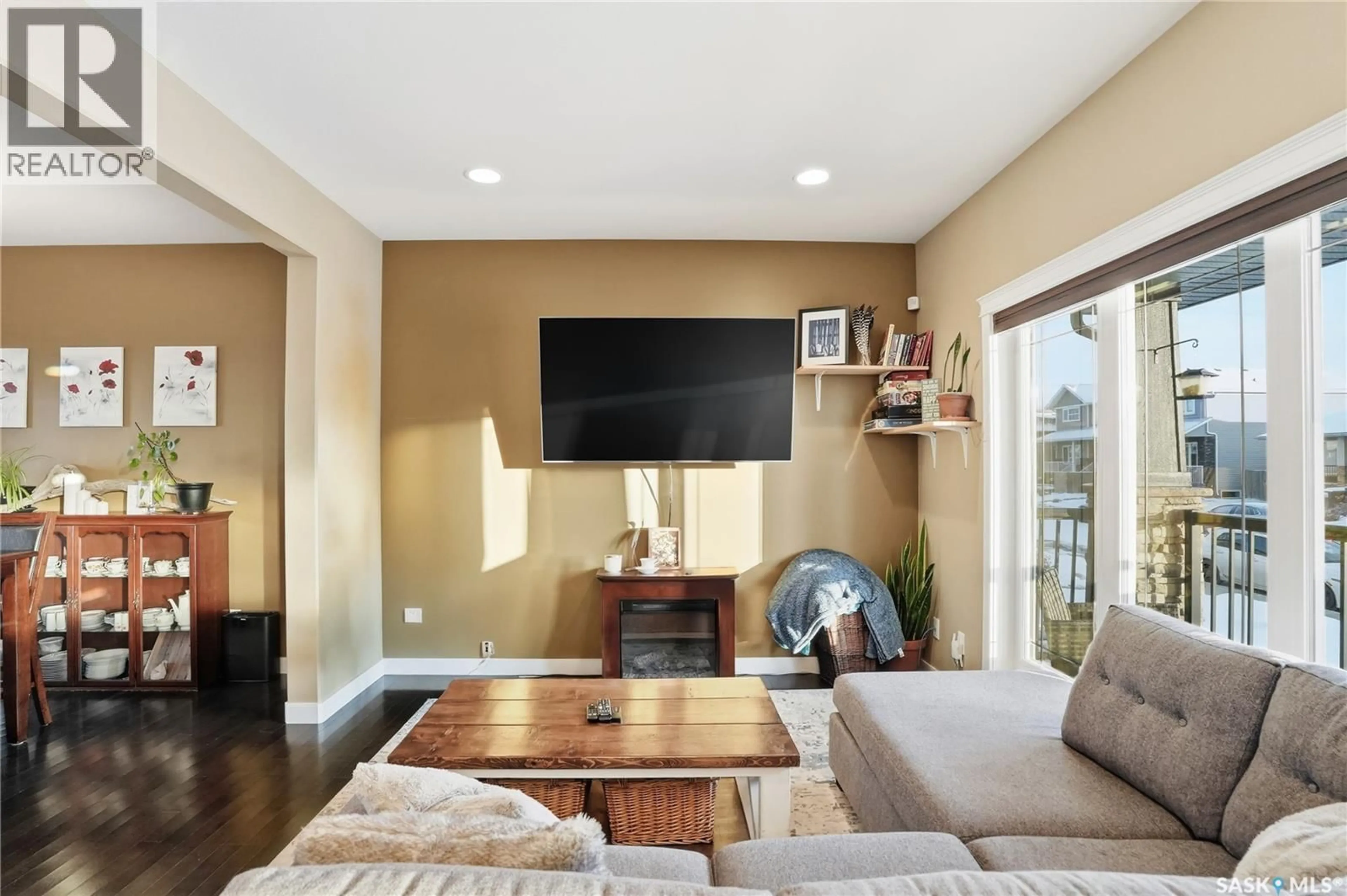 Living room with furniture, unknown for 118 RAJPUT WAY, Saskatoon Saskatchewan S7W0L4