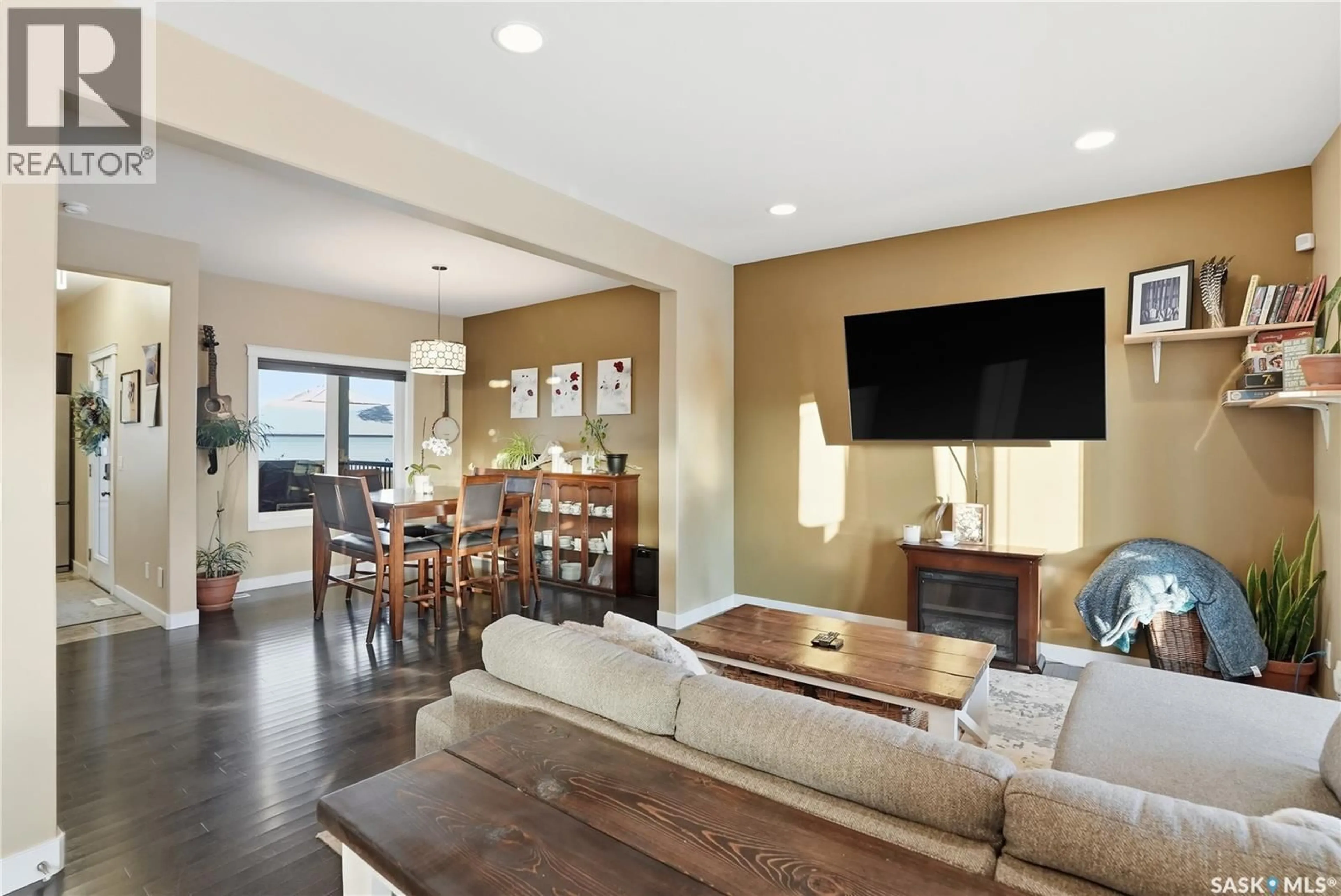 Living room with furniture, unknown for 118 RAJPUT WAY, Saskatoon Saskatchewan S7W0L4