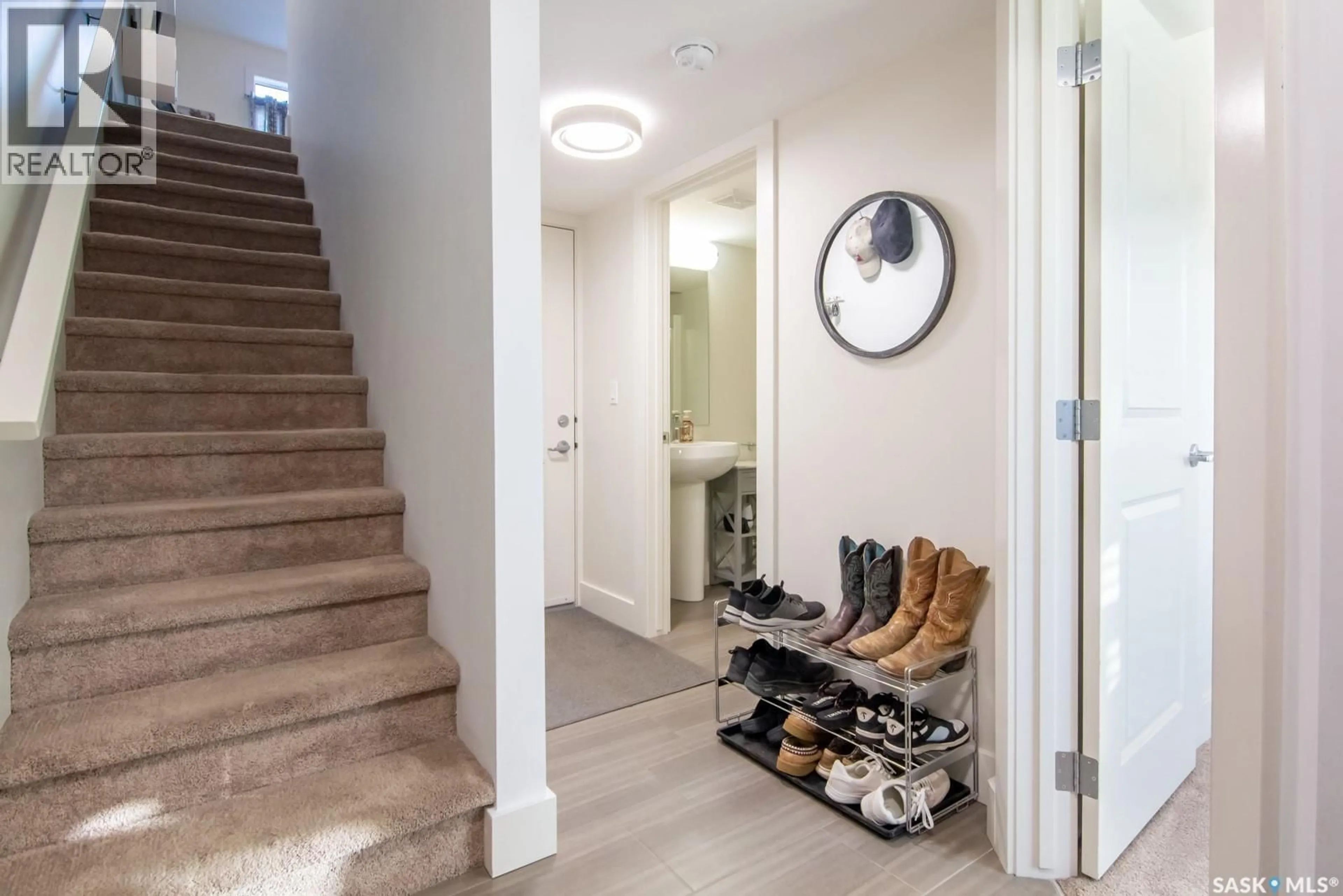 Indoor entryway for 709 MEADOWS BOULEVARD, Saskatoon Saskatchewan S7V0H5