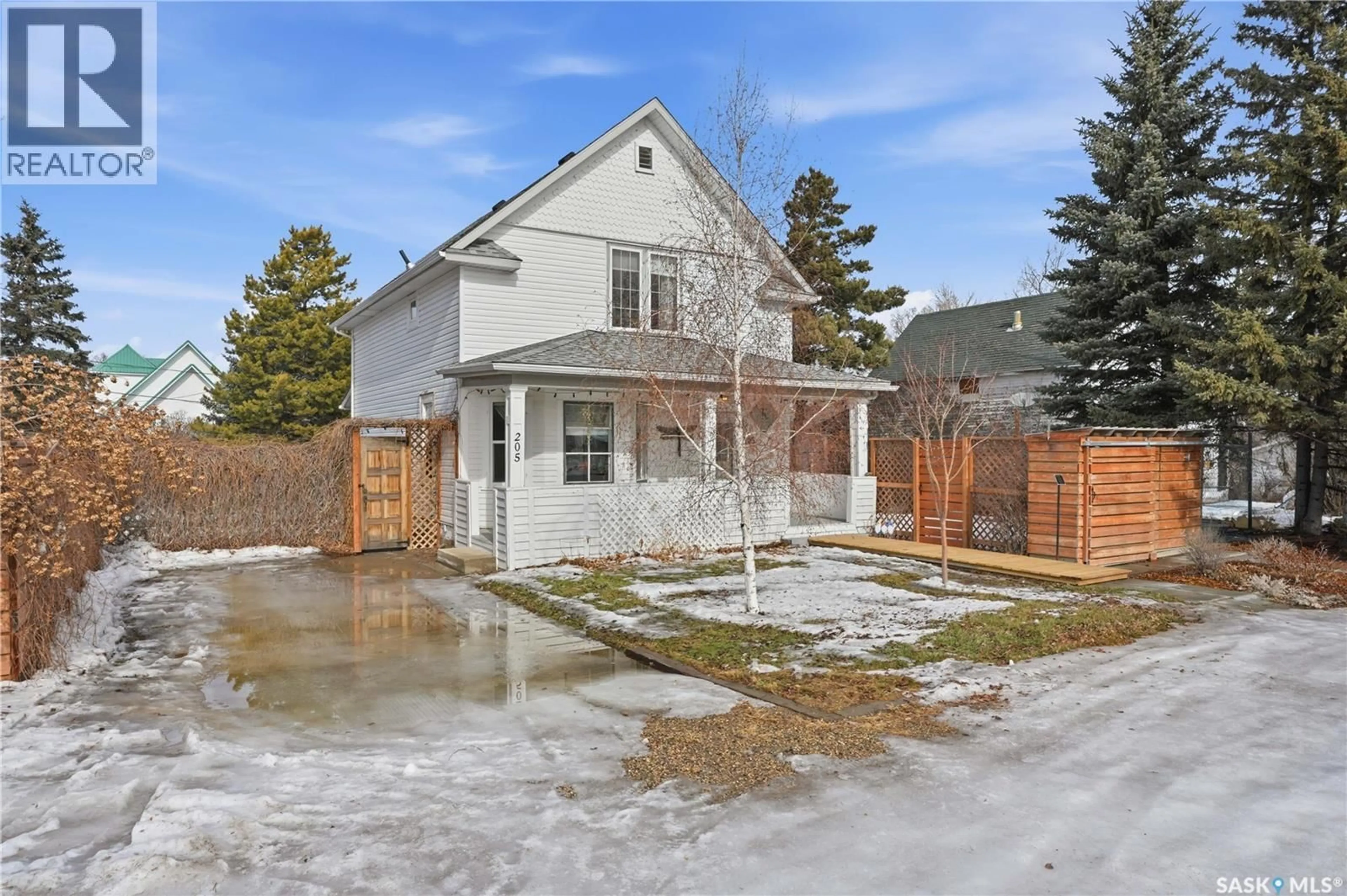 A pic from outside/outdoor area/front of a property/back of a property/a pic from drone, street for 205 3RD AVENUE, Harris Saskatchewan S0L1K0