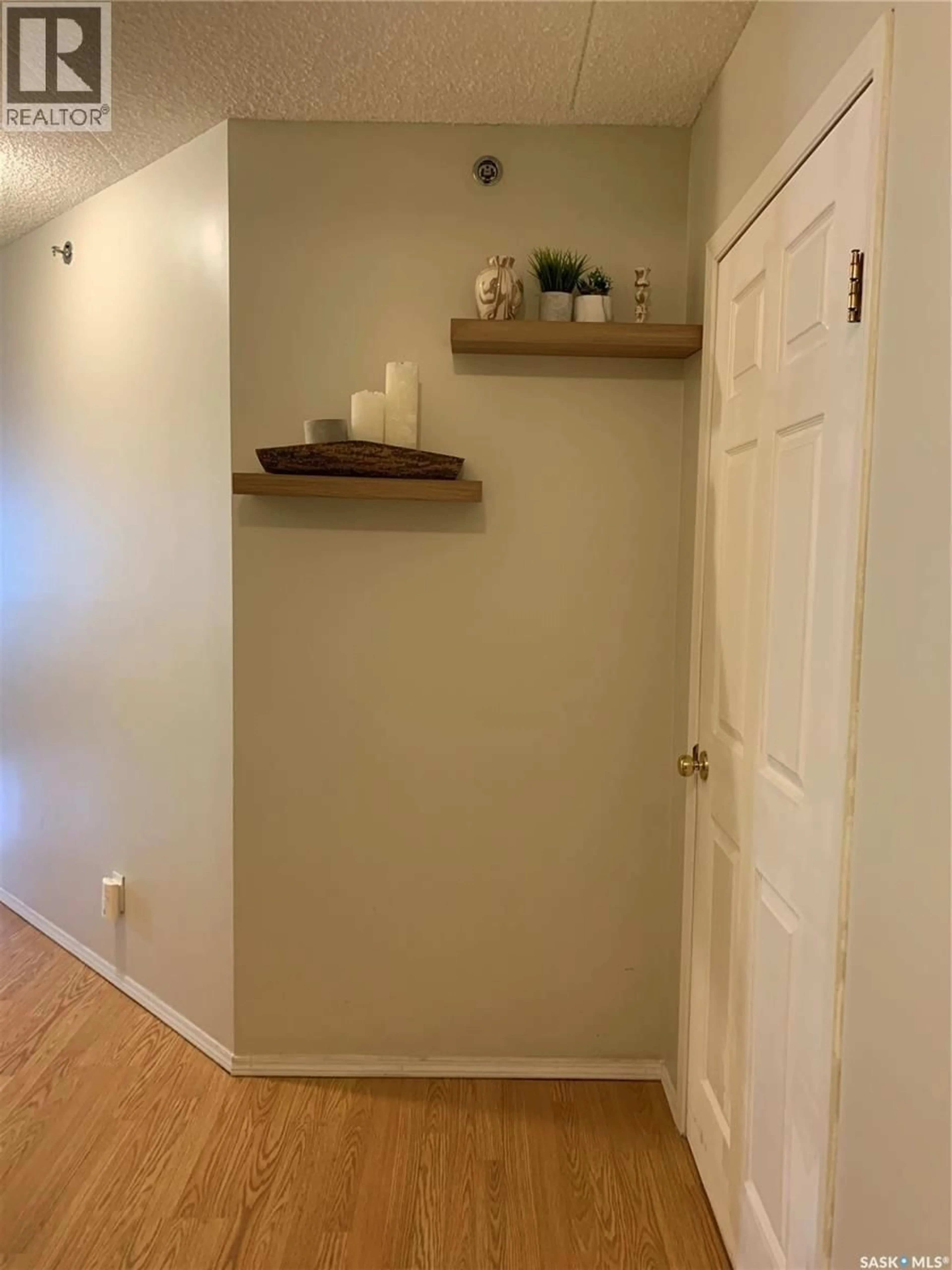 Indoor entryway for 203 - 740 9TH STREET, Humboldt Saskatchewan S0K2A0