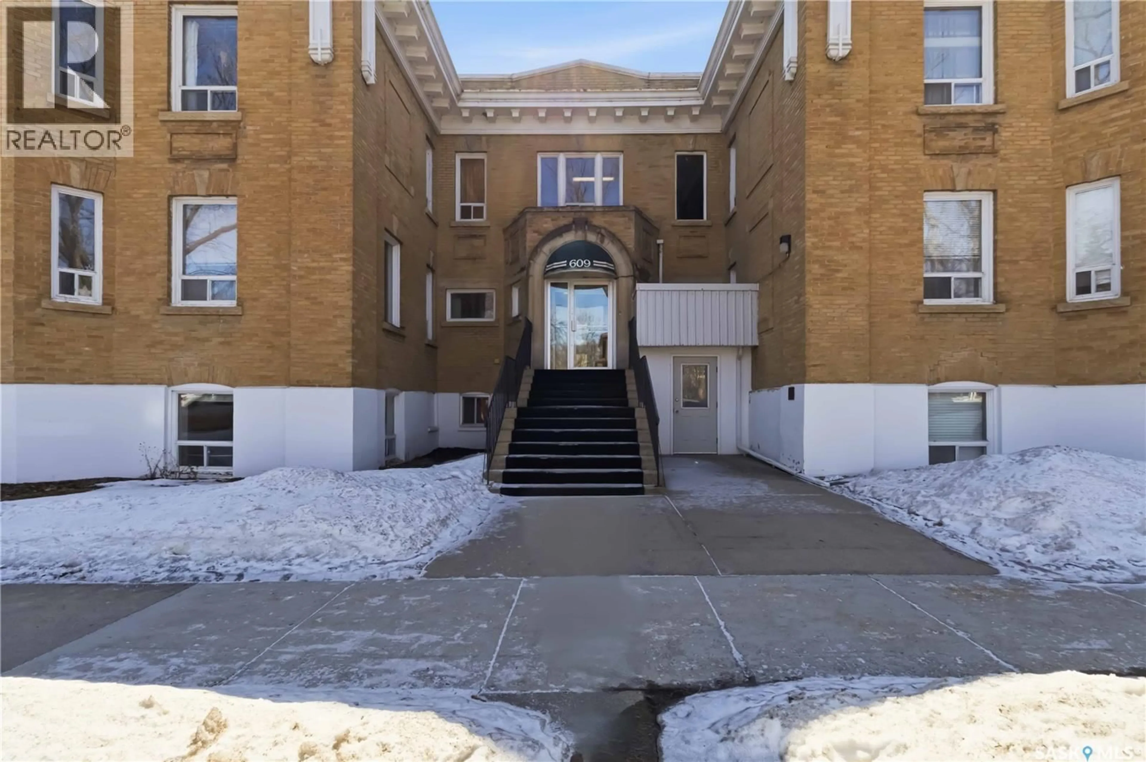 Indoor foyer for 103 609 KING STREET, Saskatoon Saskatchewan S7K0N4