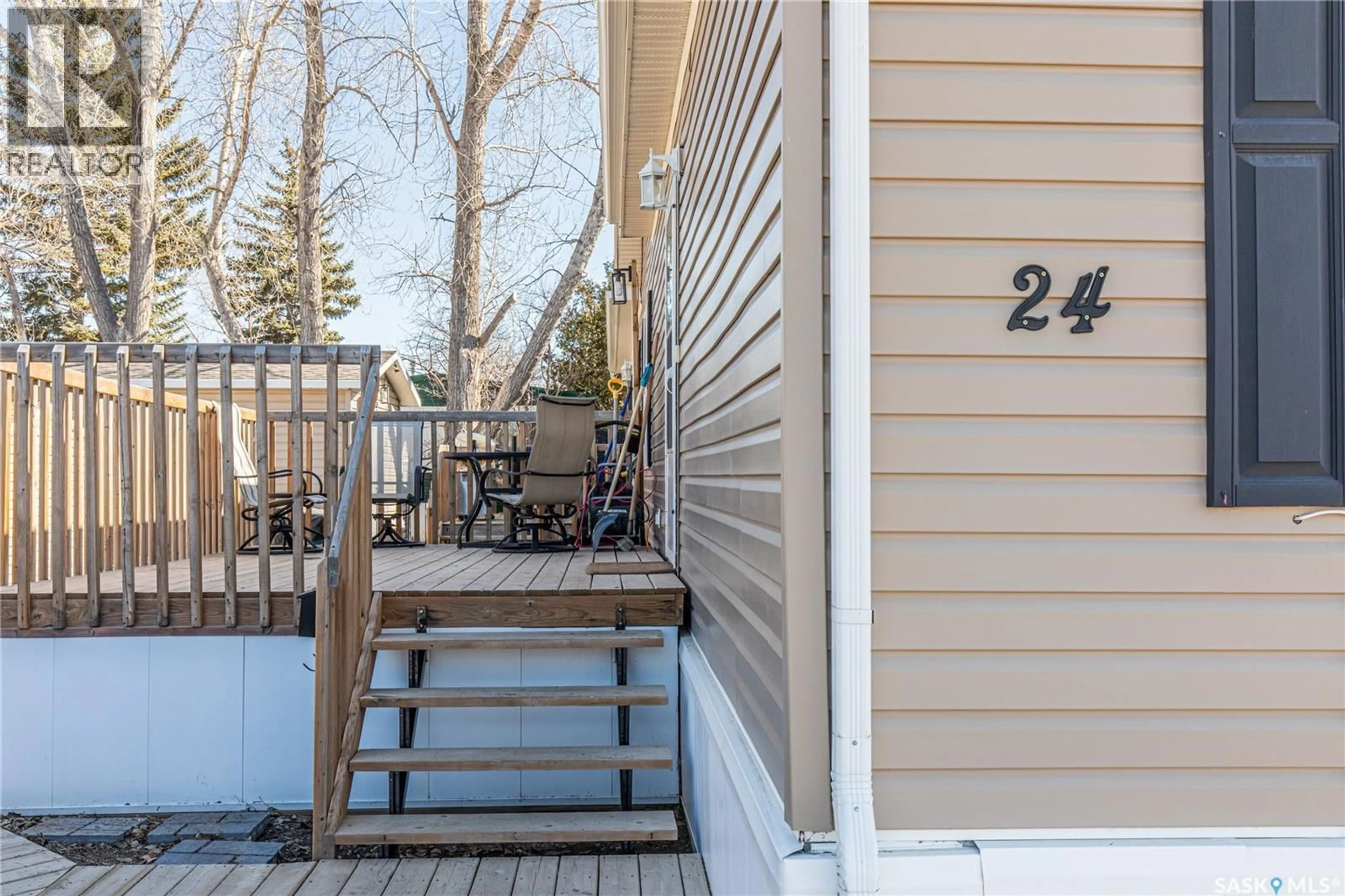 Patio, street for A24 - 1455 9TH AVENUE, Moose Jaw Saskatchewan S6J1C6