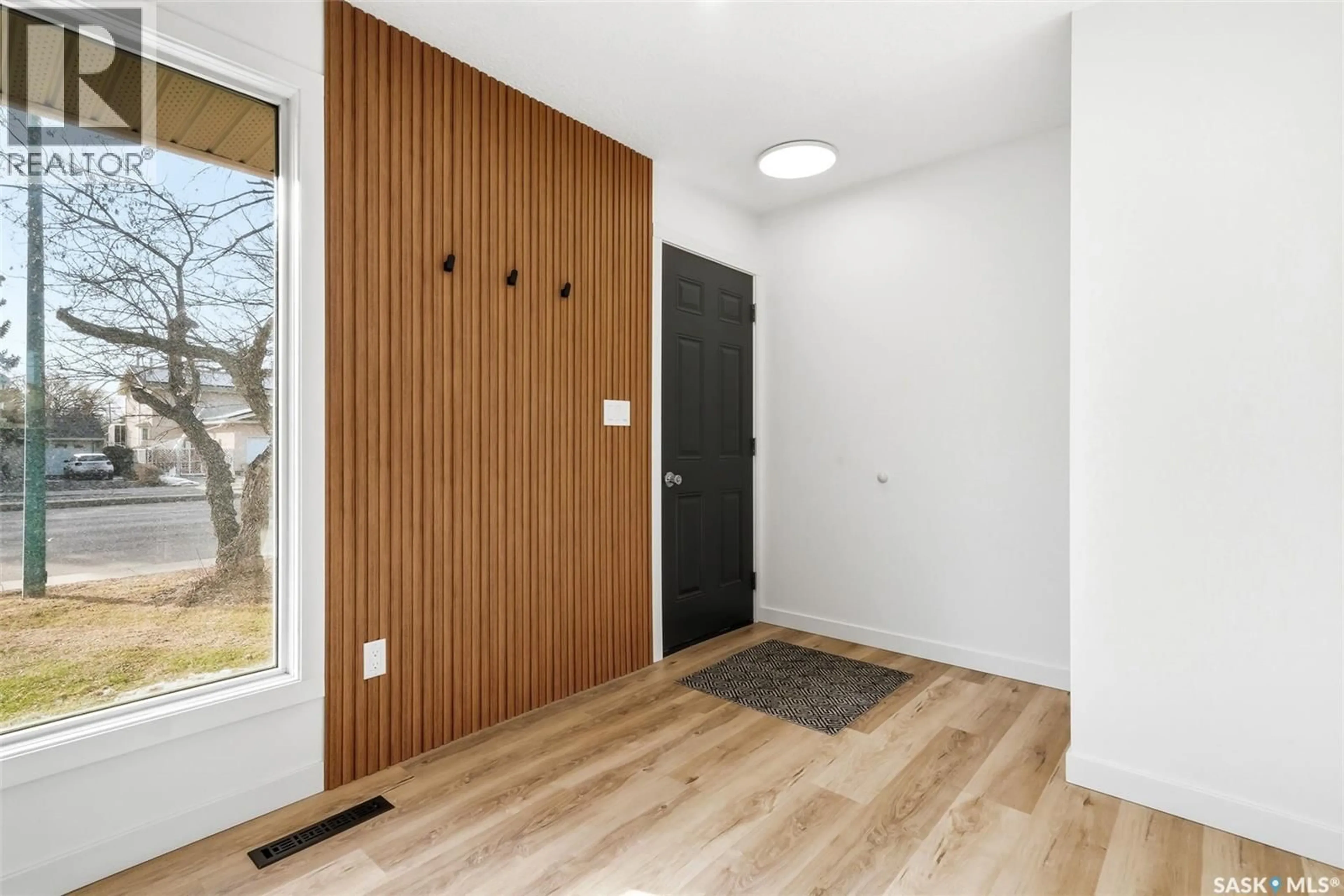 Indoor entryway for 259 BROAD STREET, Regina Saskatchewan S4P0J3