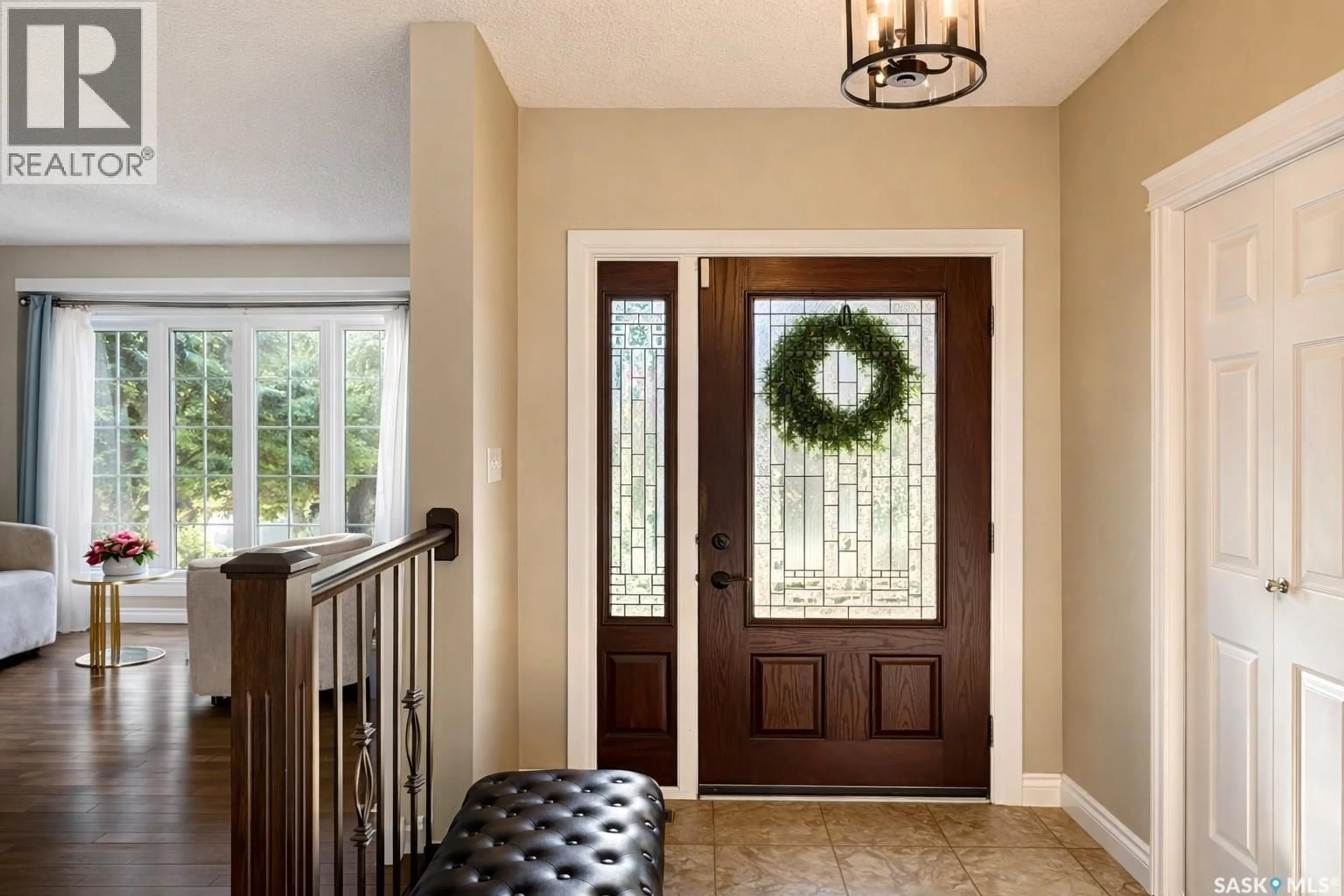 Indoor entryway for 1110 HURLEY WAY, Saskatoon Saskatchewan S7N4J7