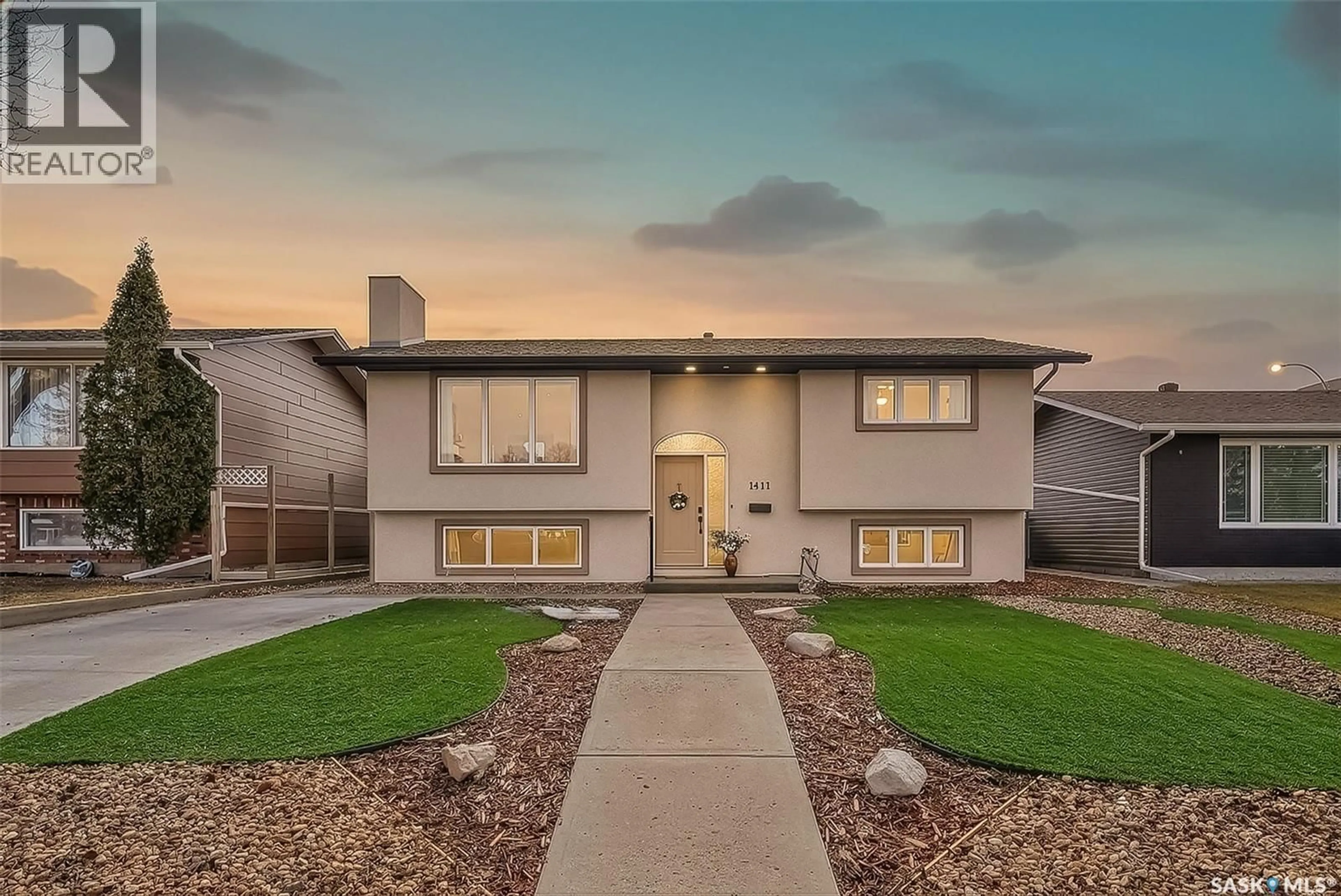 Home with vinyl exterior material, street for 1411 GRANDVIEW STREET, Moose Jaw Saskatchewan S6H6R2