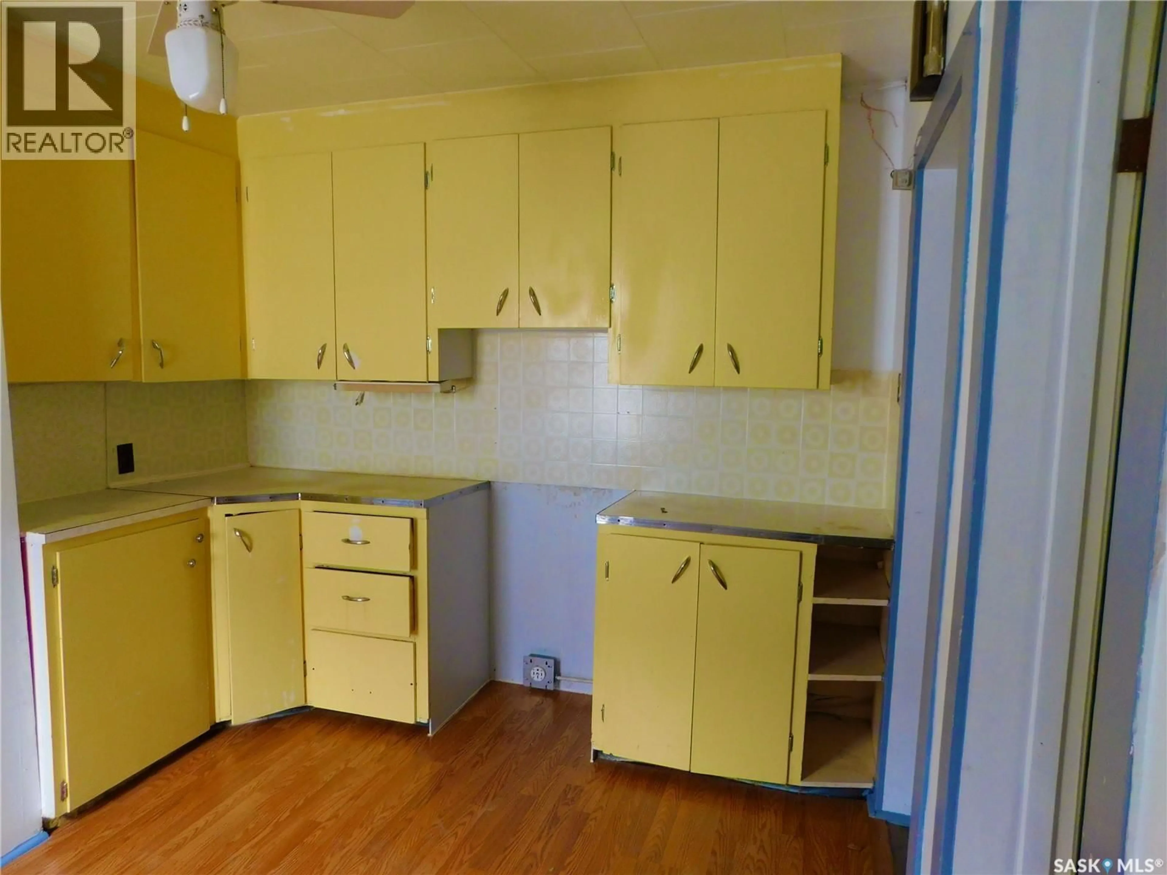 Standard kitchen, unknown for 214 2ND STREET, Lafleche Saskatchewan S0H3R0