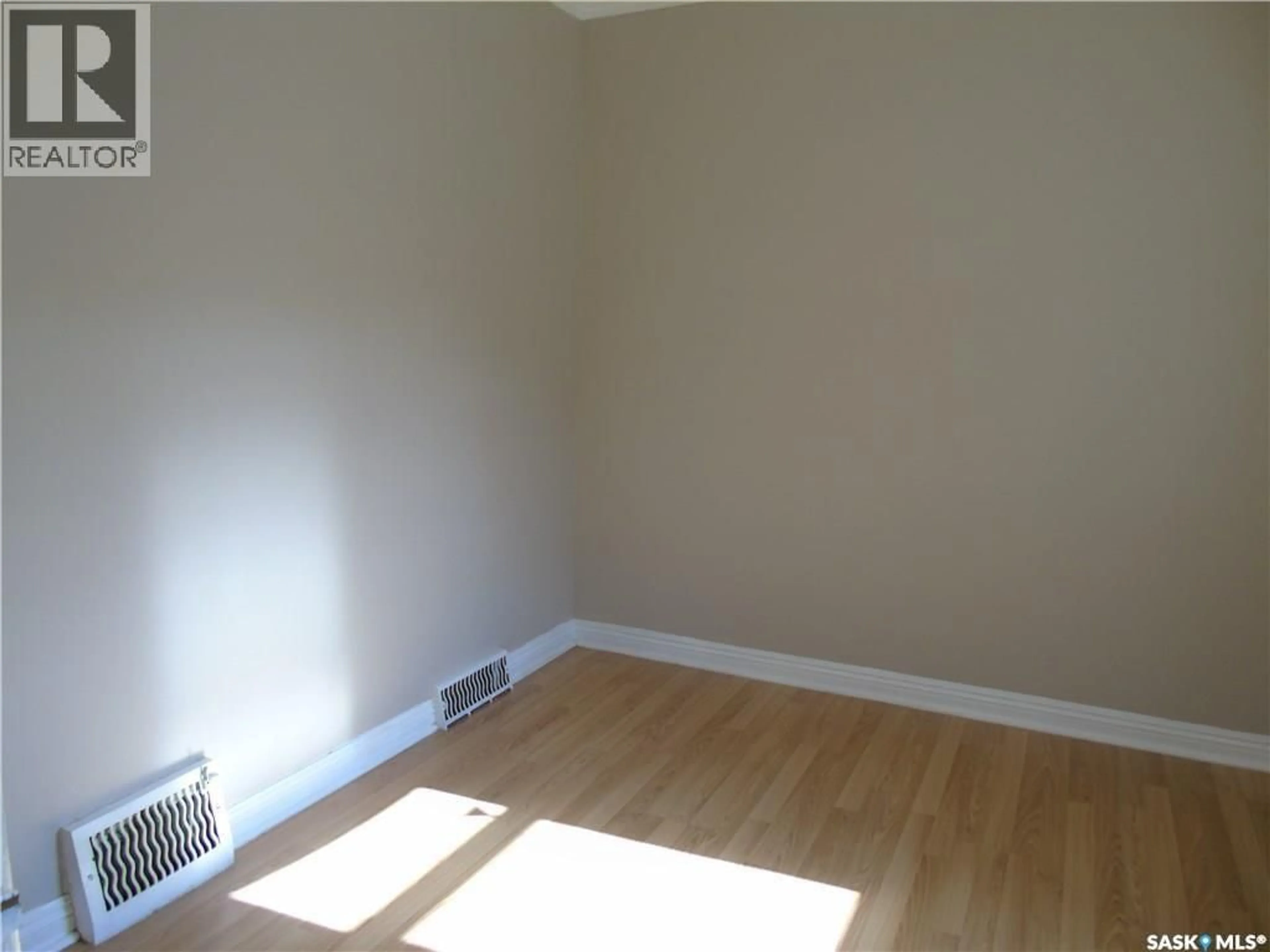A pic of a room for 638 M AVENUE, Saskatoon Saskatchewan S7M2L2