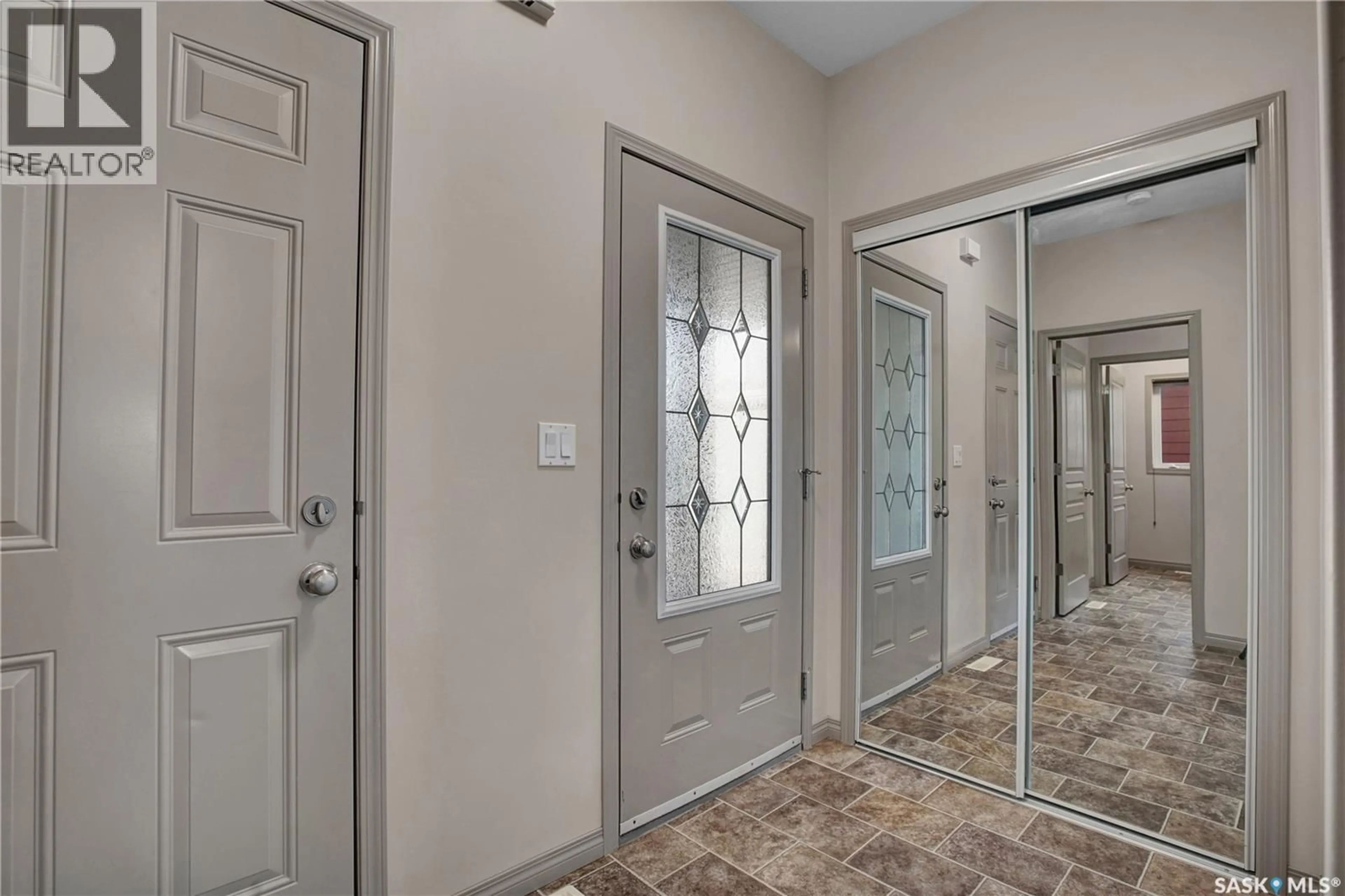 Indoor entryway for 211 MCBETH CRESCENT, Saskatoon Saskatchewan S7T0K5
