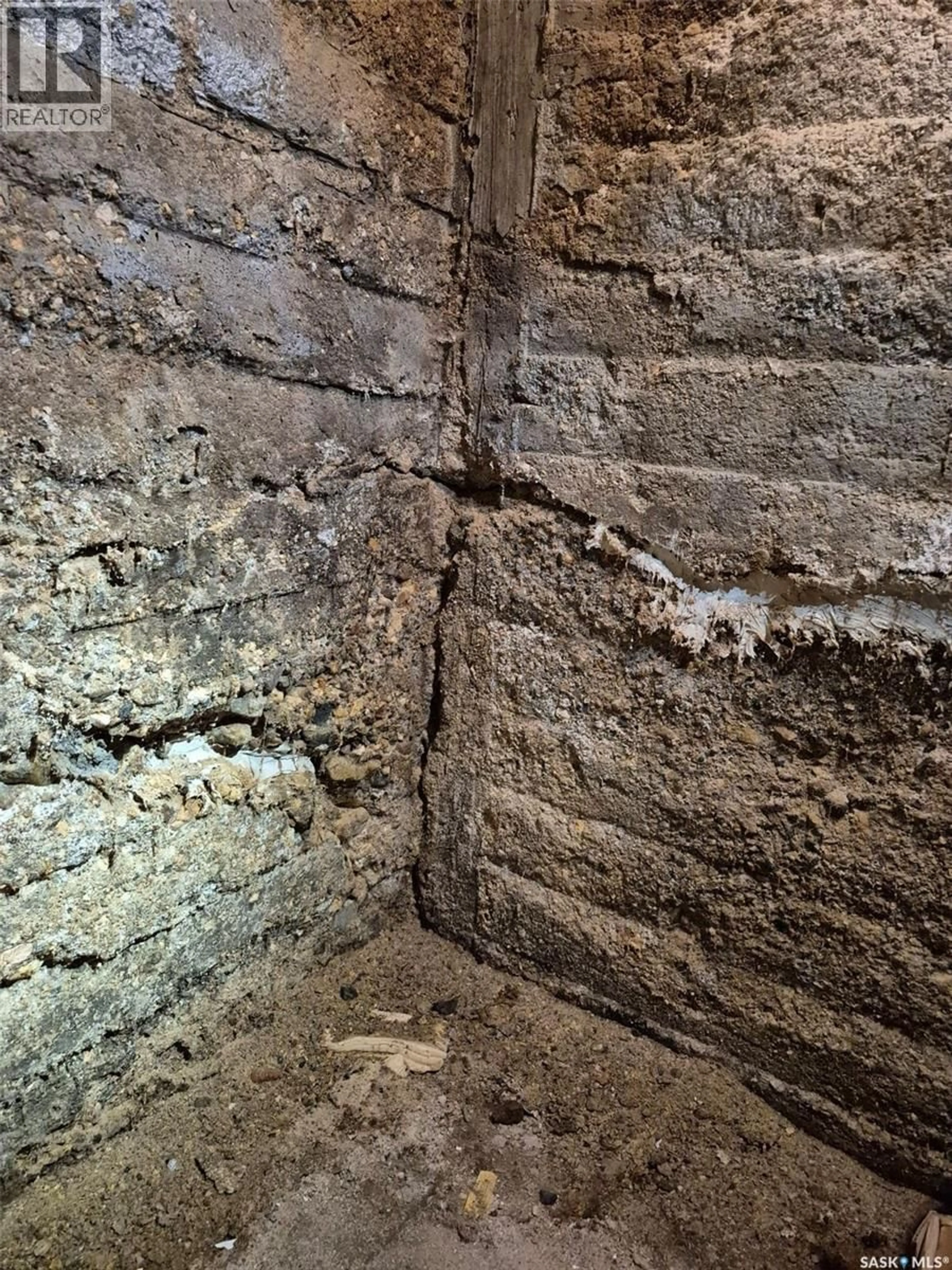 A pic of a room for 818 K AVENUE, Saskatoon Saskatchewan S7L2N1